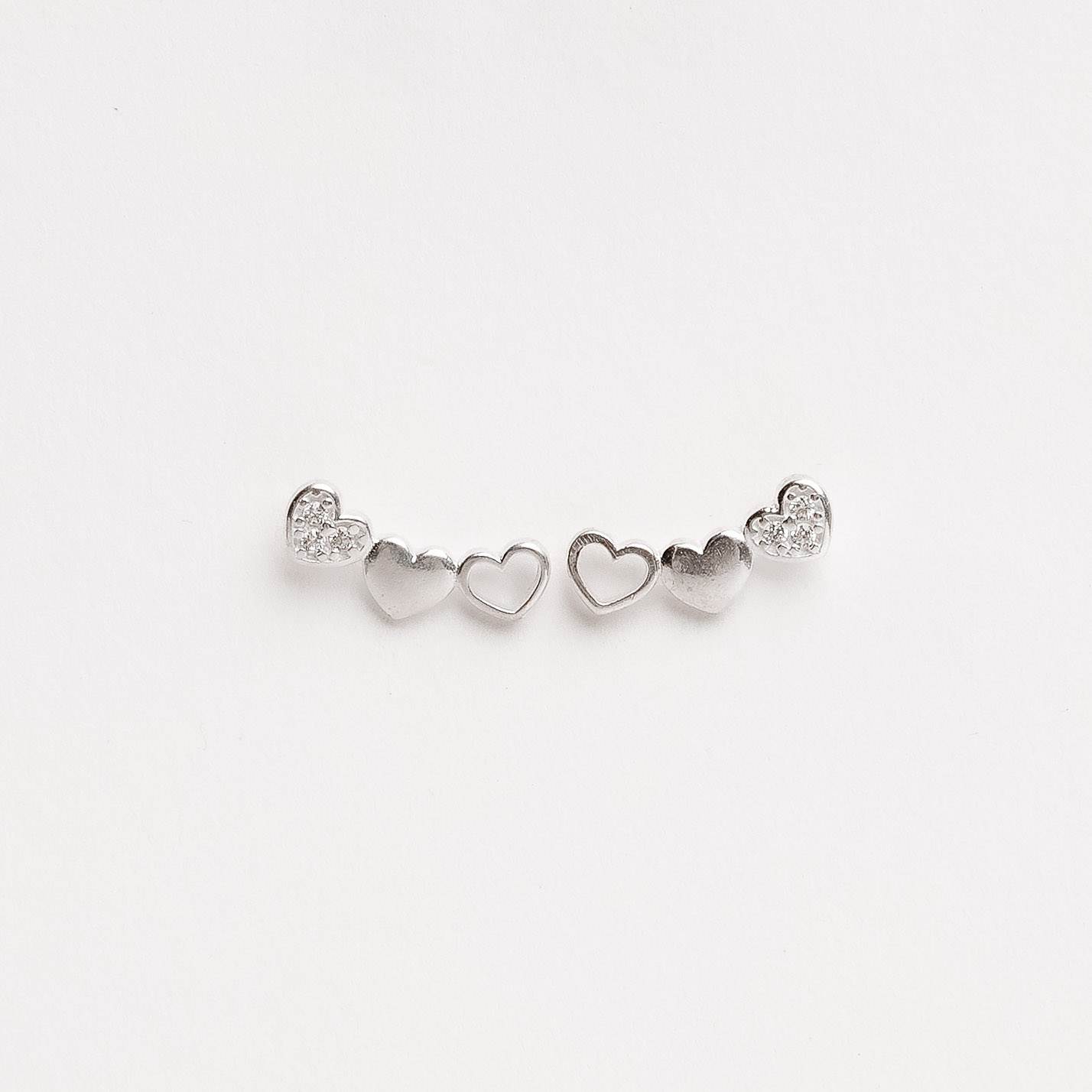 Brinco ear cuff coração vazado, liso e cravejado tarraxa