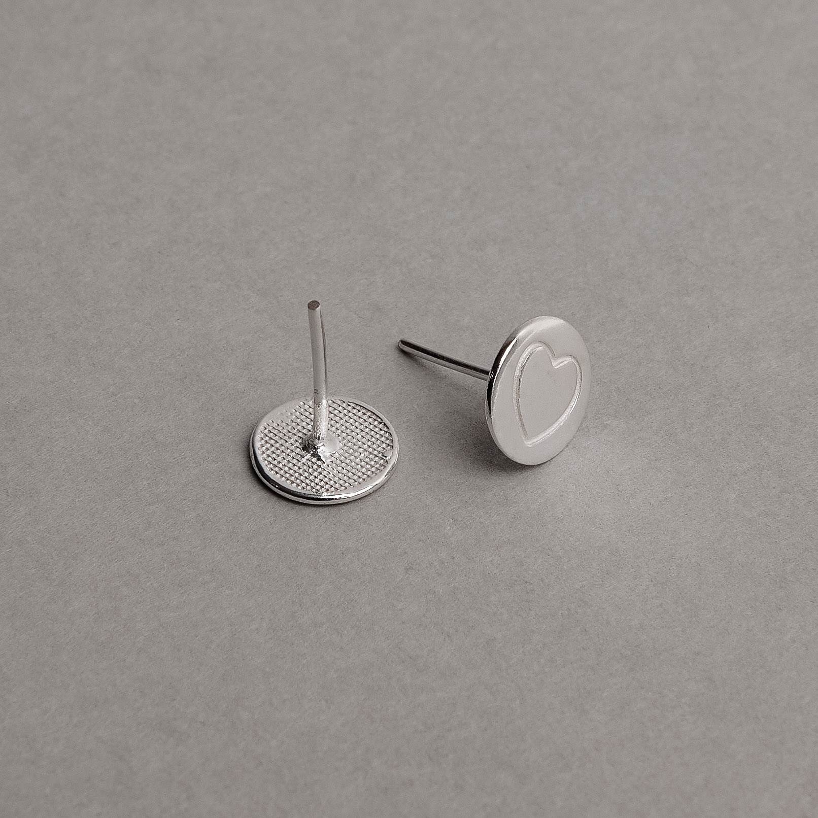 Brinco medalha coração 8mm