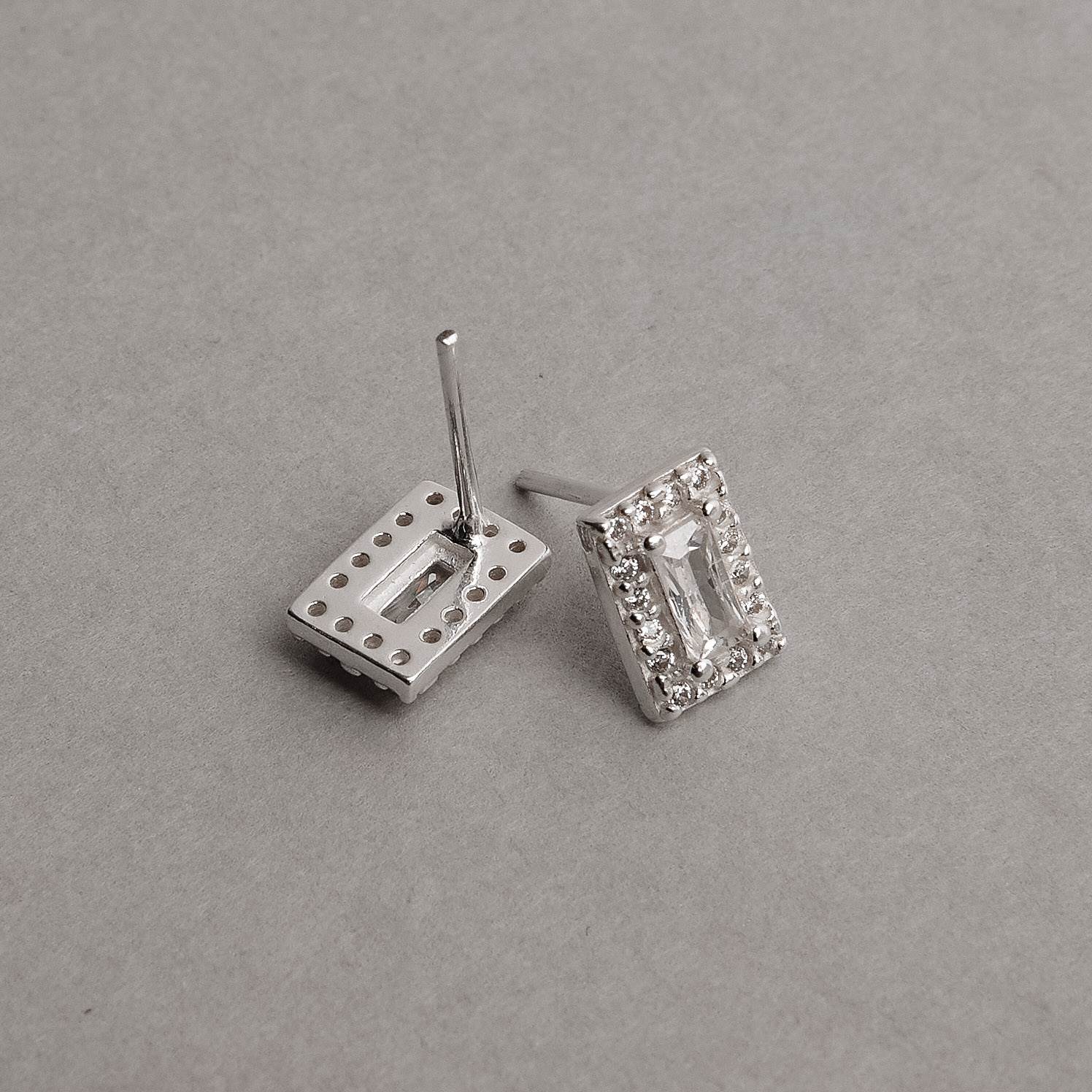 Imagem Secundária Brinco zircônia retangular com cravejado 8mm
