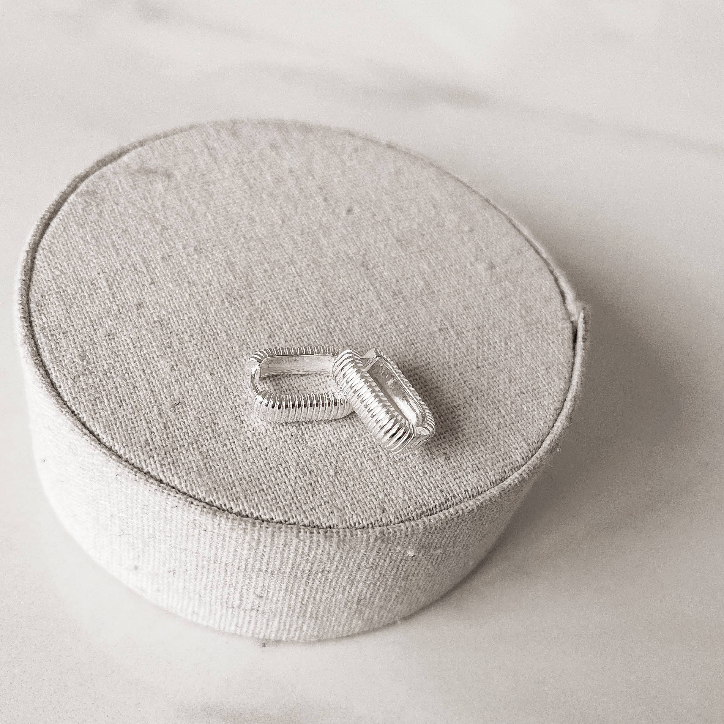 Imagem Secundária Argola click oval riscada 15mm