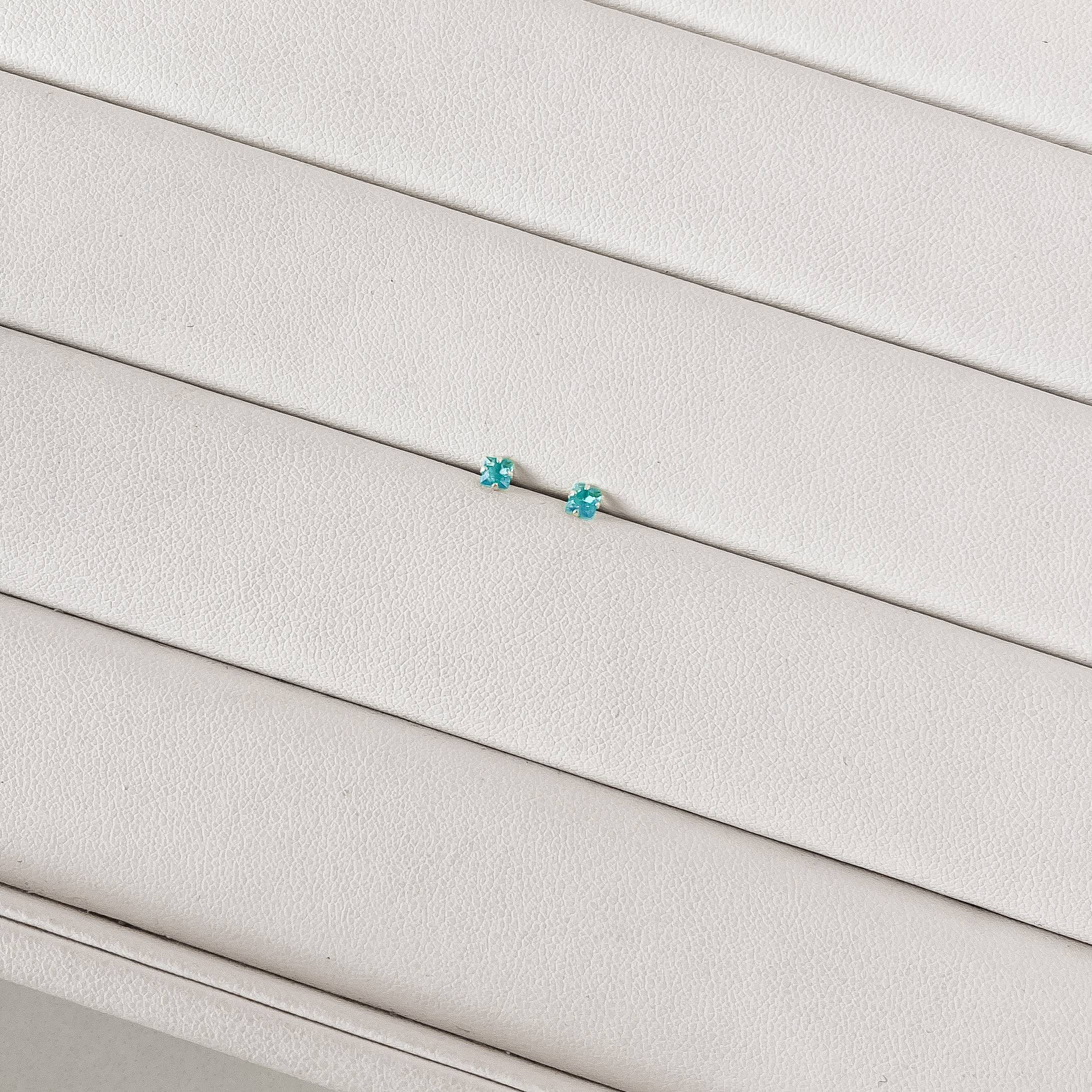 Brinco zircônia quadrada azul 3mm