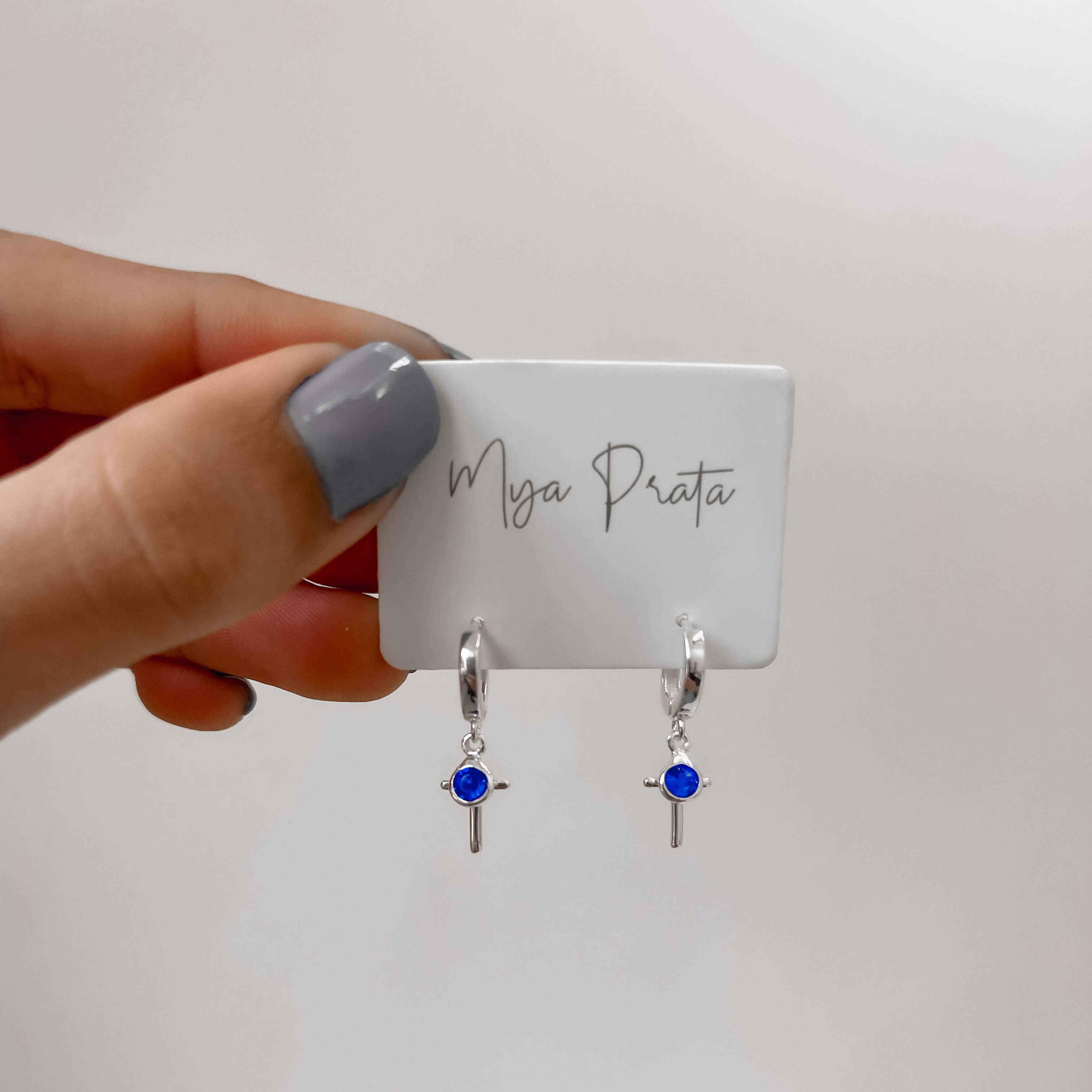 Imagem Argola click 10mm pingentes cruz e zircônia azul bic