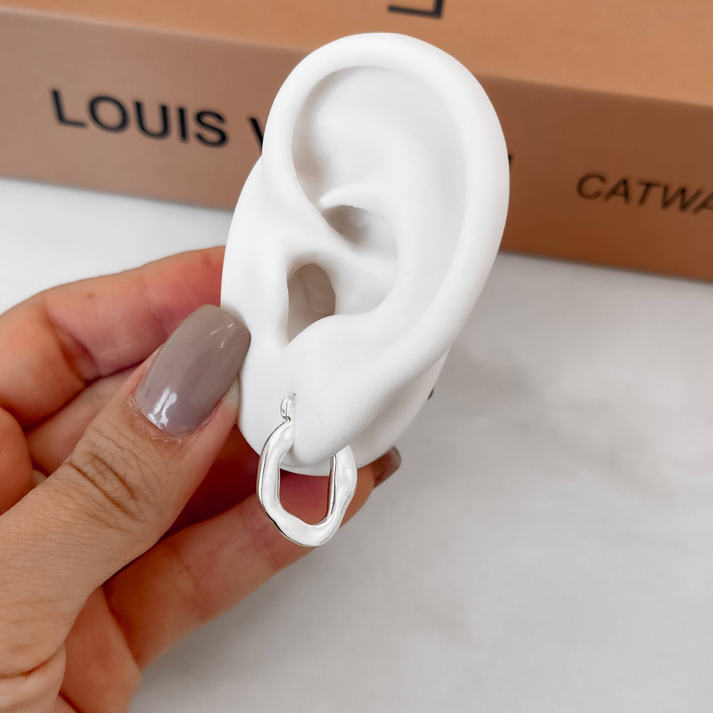 Imagem Secundária Argola ondulada 18mm trava