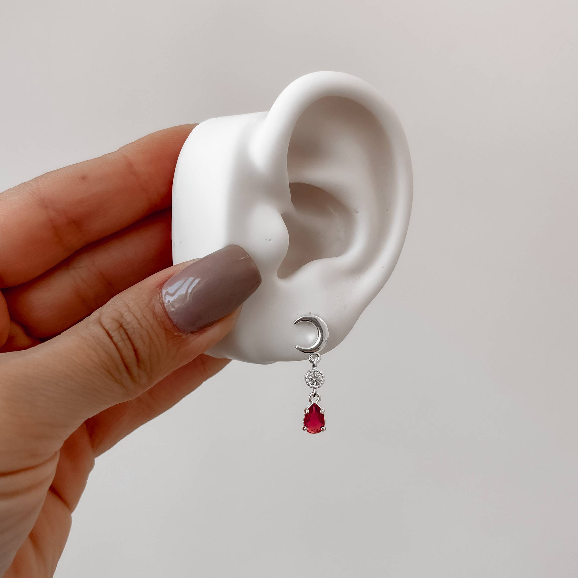 Imagem Brinco lua 8mm pingentes zircônias redonda cristal e gota cereja