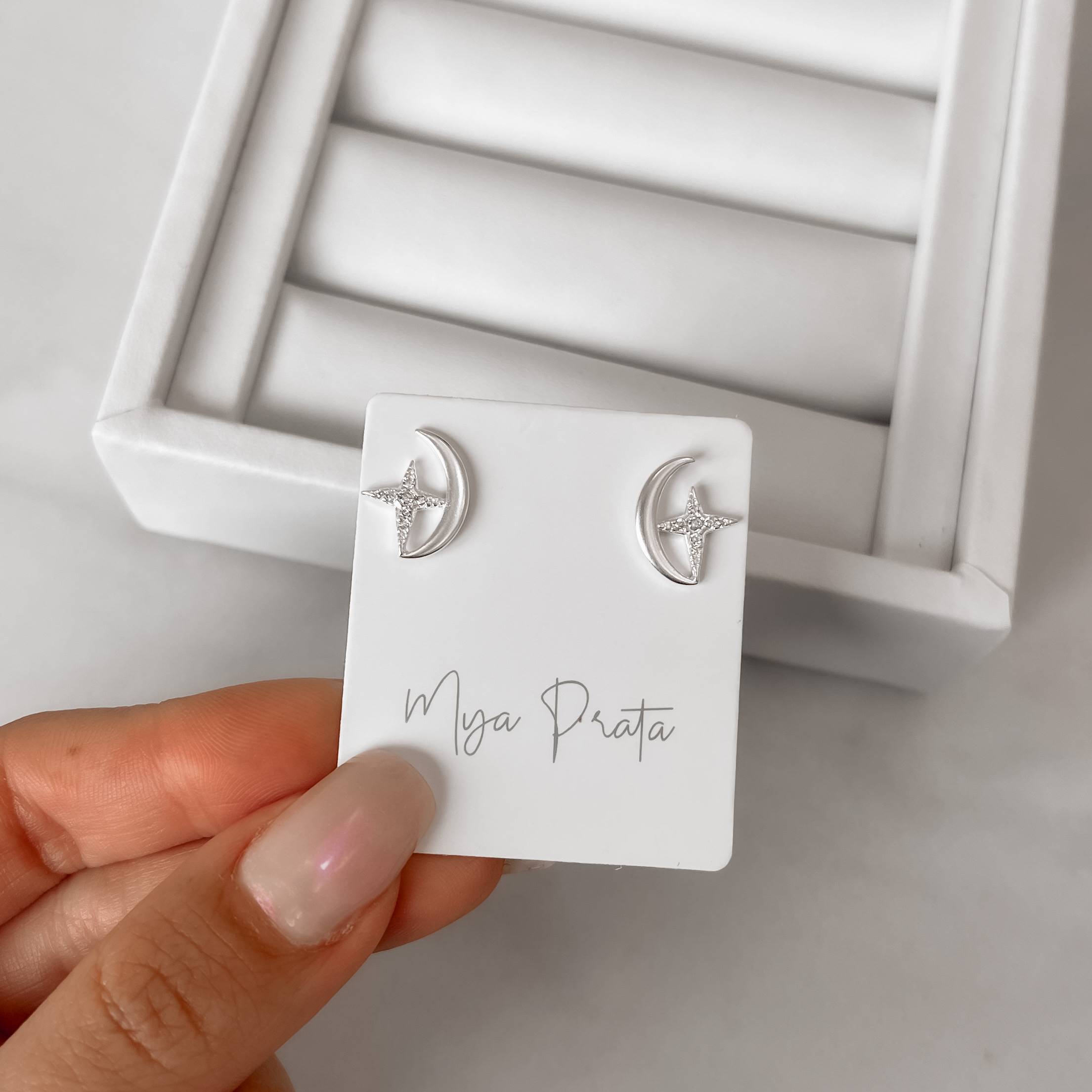 Imagem Secundária Brinco lua e estrela cravejada 13mm