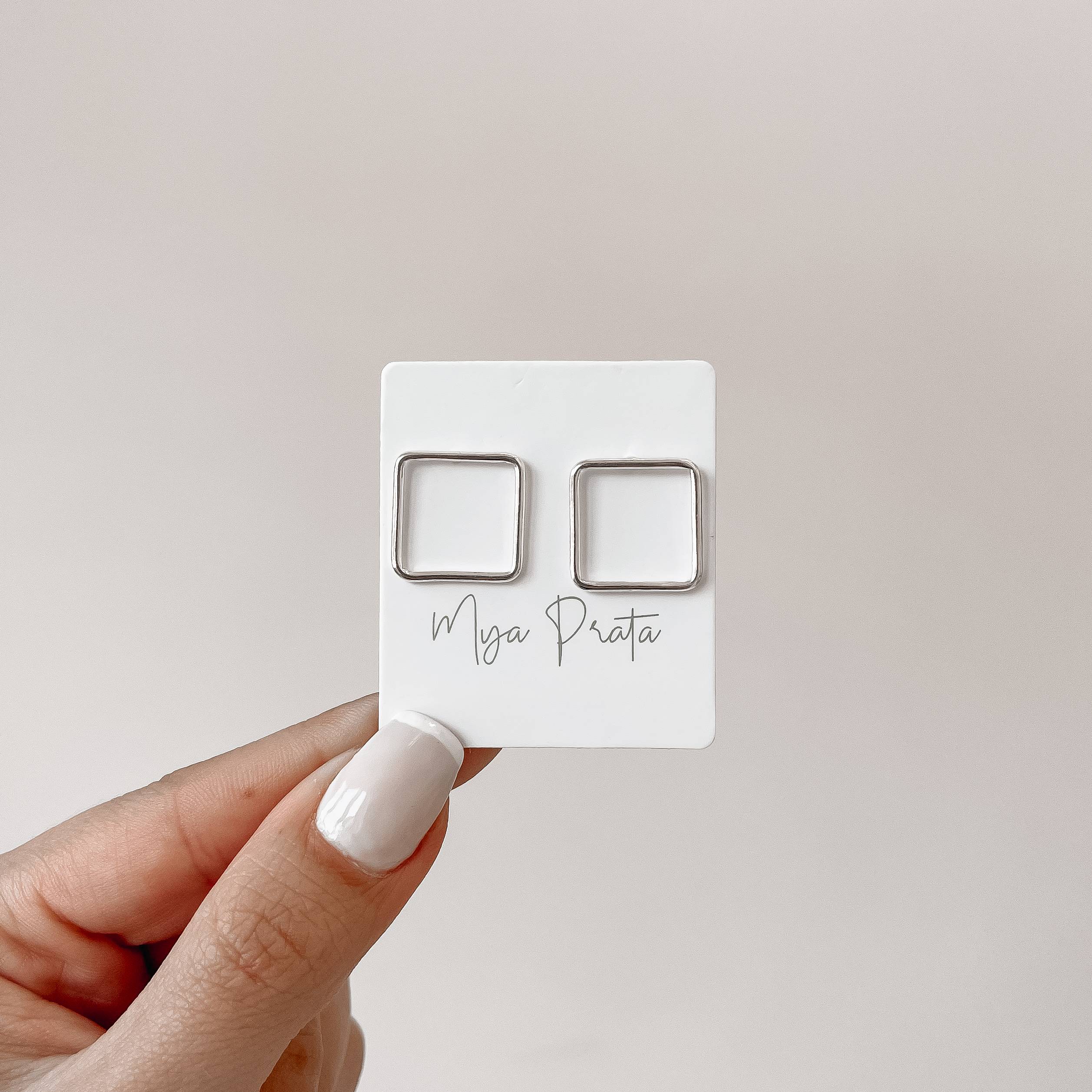 Imagem Brinco quadrado vazado 16mm