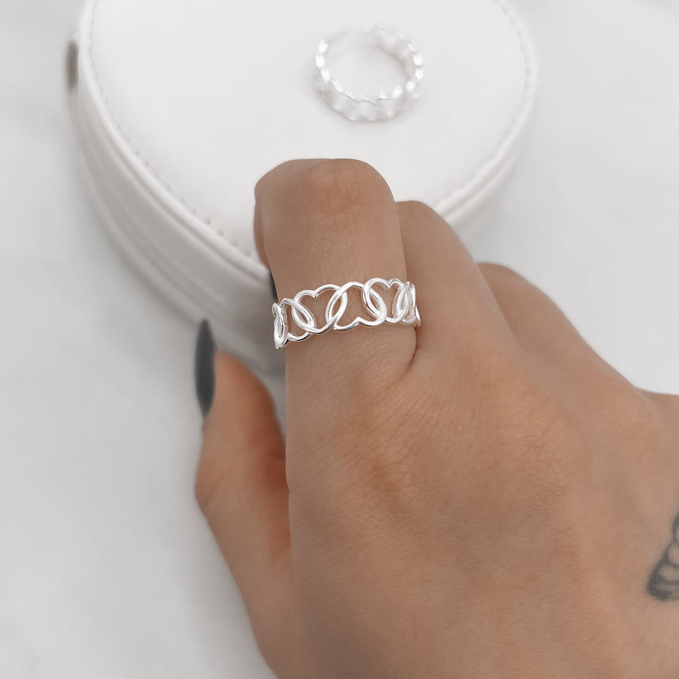 Imagem Anel largo corações liso vazados