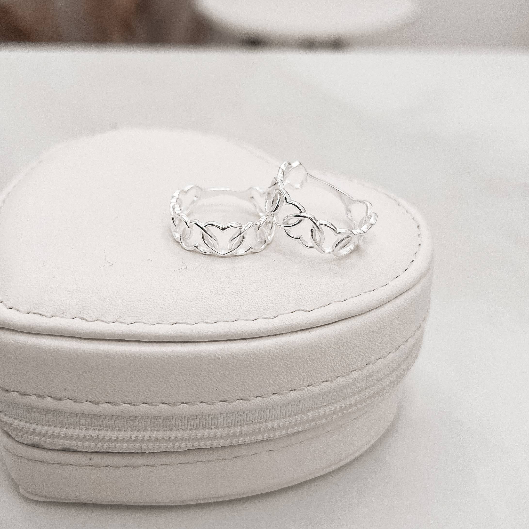 Imagem Secundária Anel largo corações liso vazados