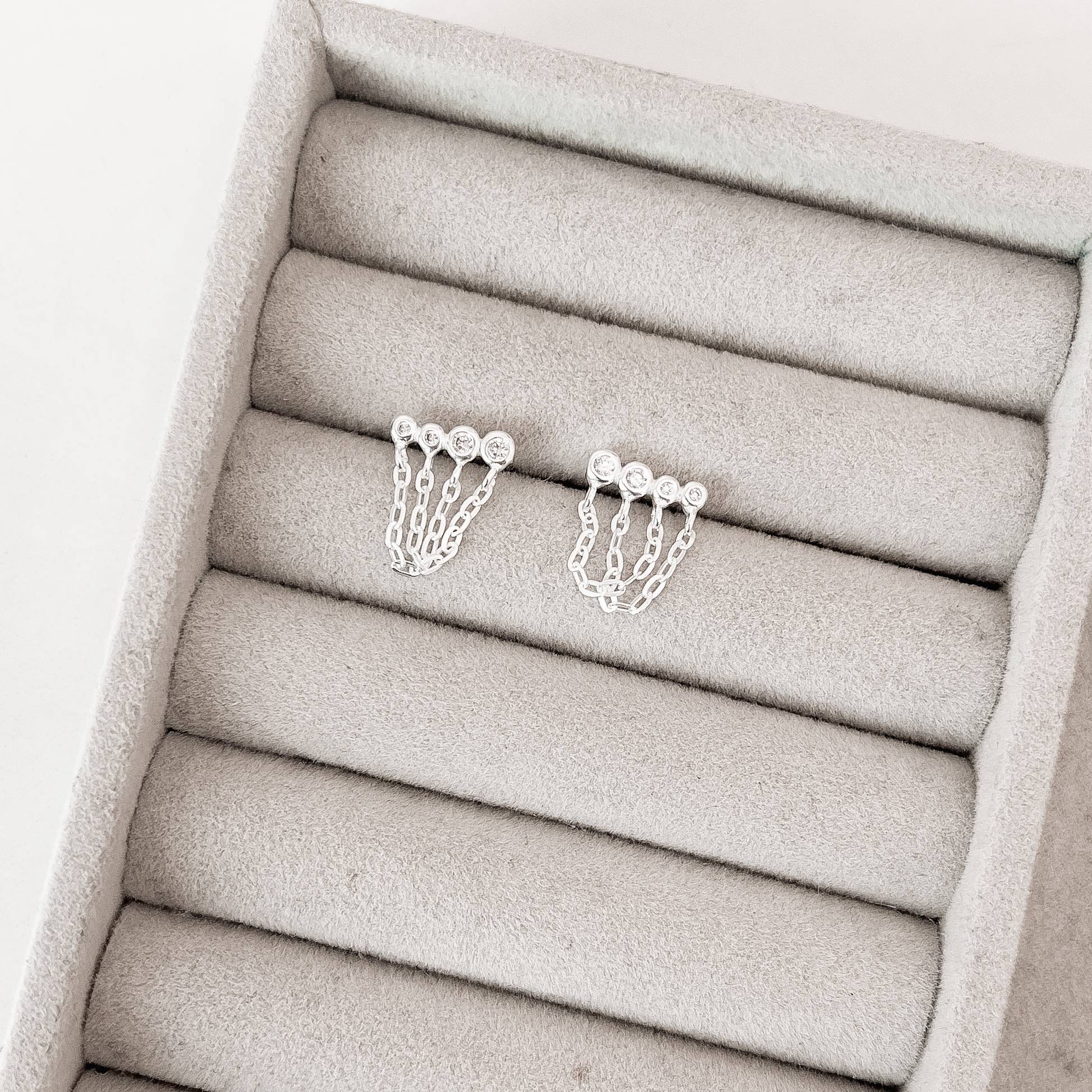 Imagem Brinco 4 zircônias com corrente 11mm