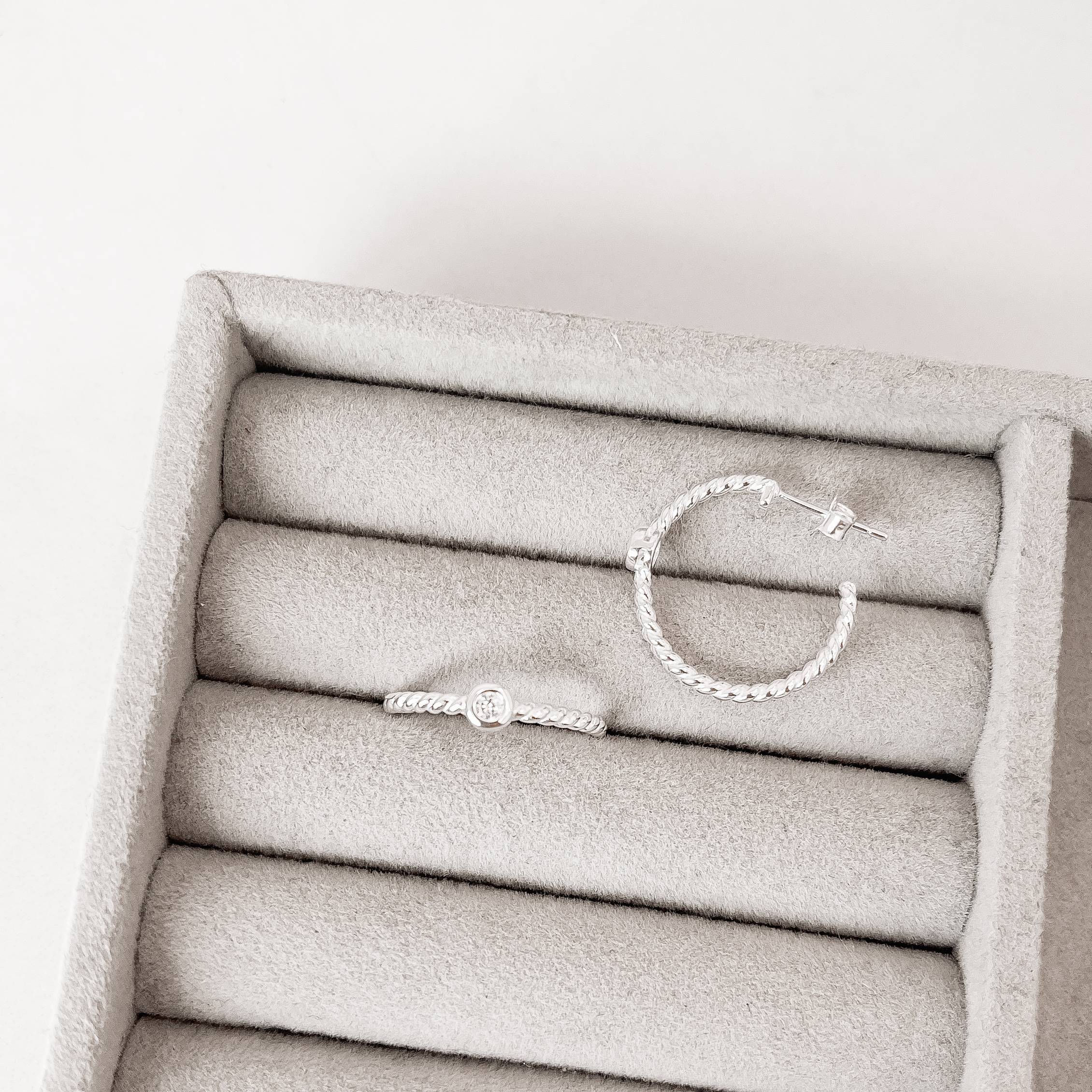 Imagem Argola torcida detalhe zircônia 20mm tarraxa