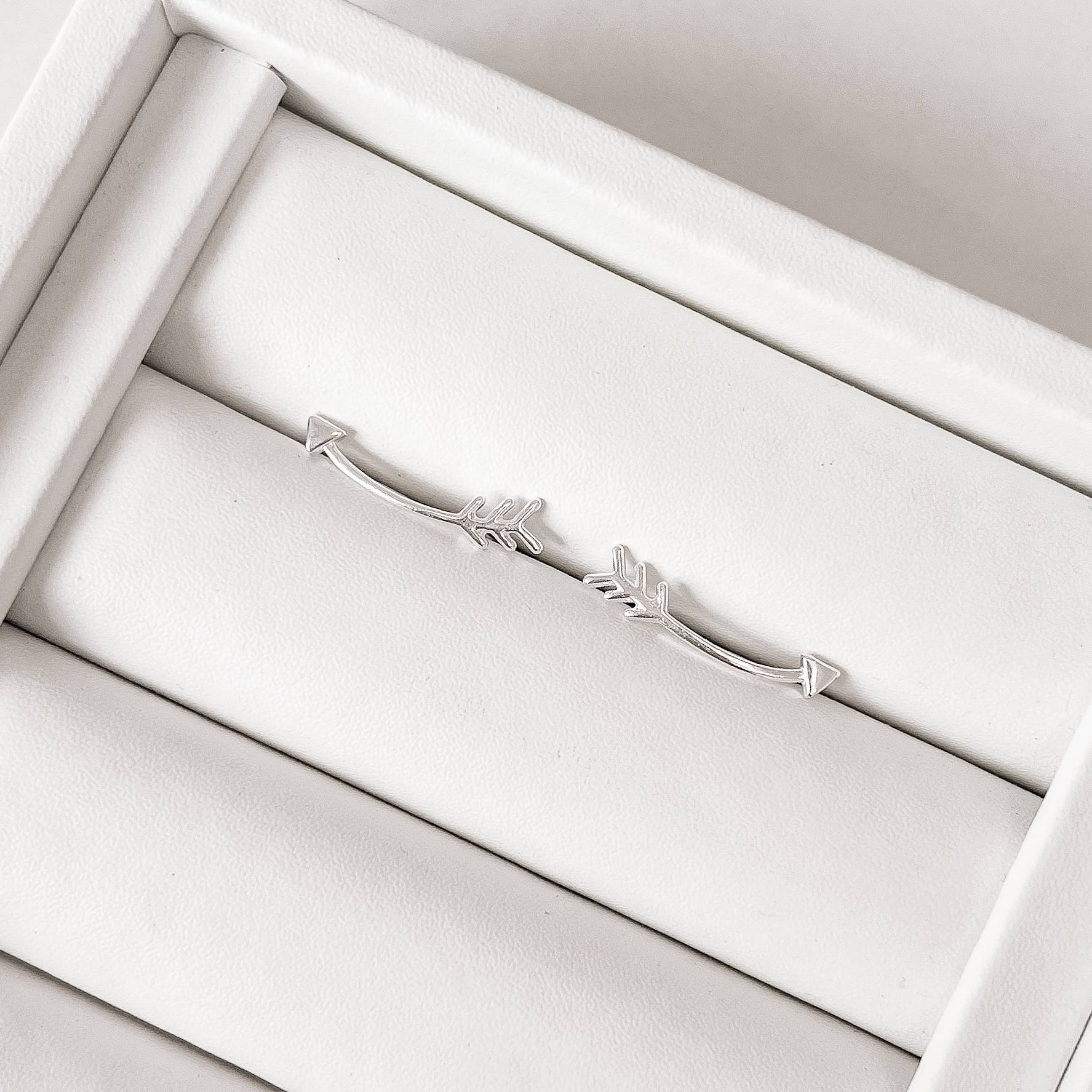 Brinco ear cuff flecha tarraxa