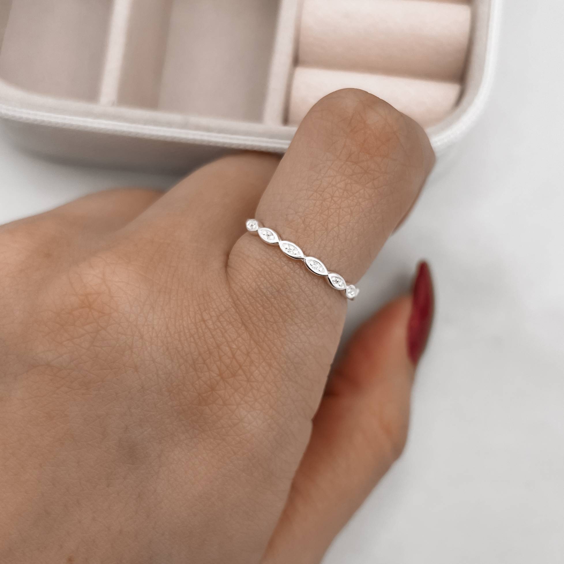 Imagem Anel mini navetes cravejados