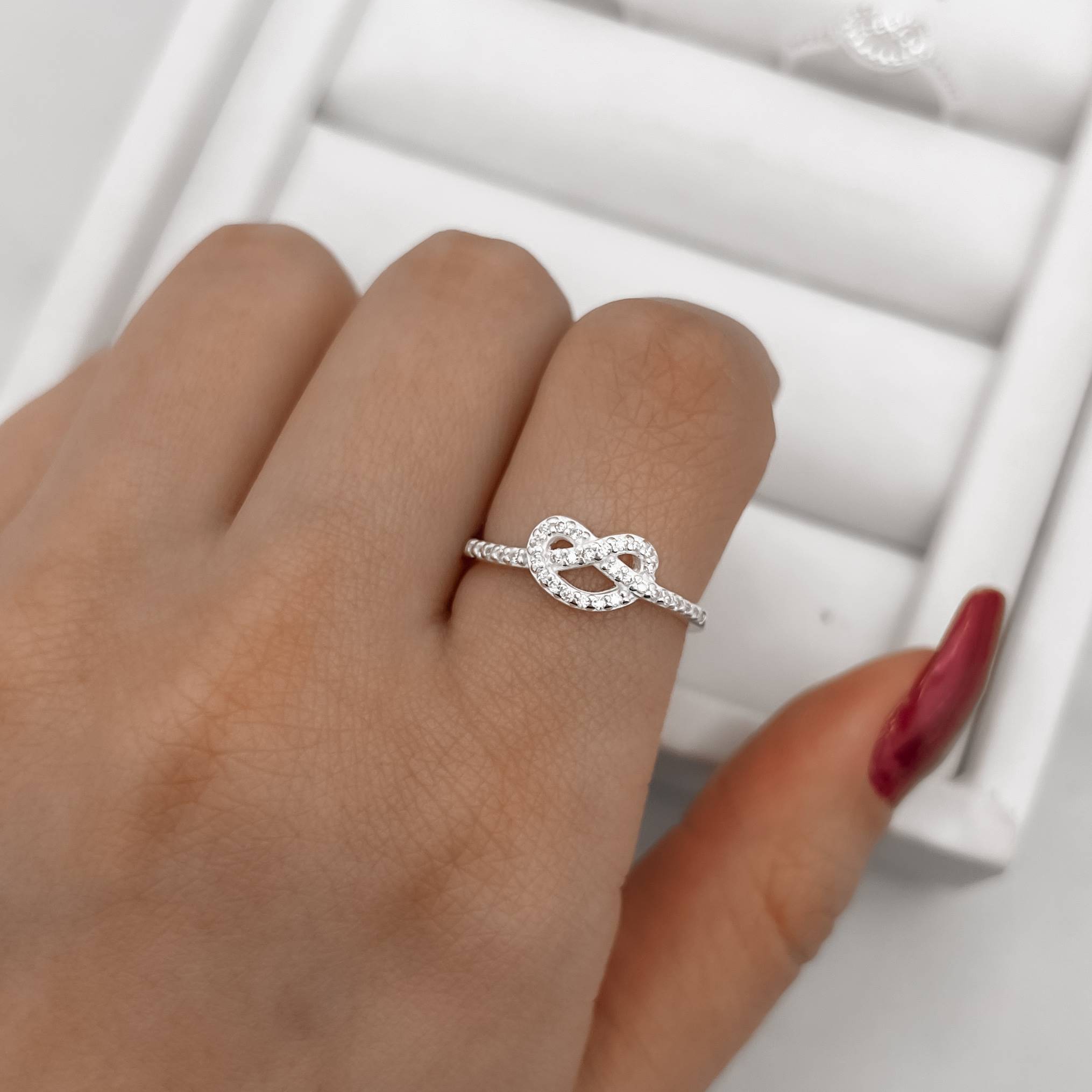 Imagem Secundária Anel nó coração cravejado