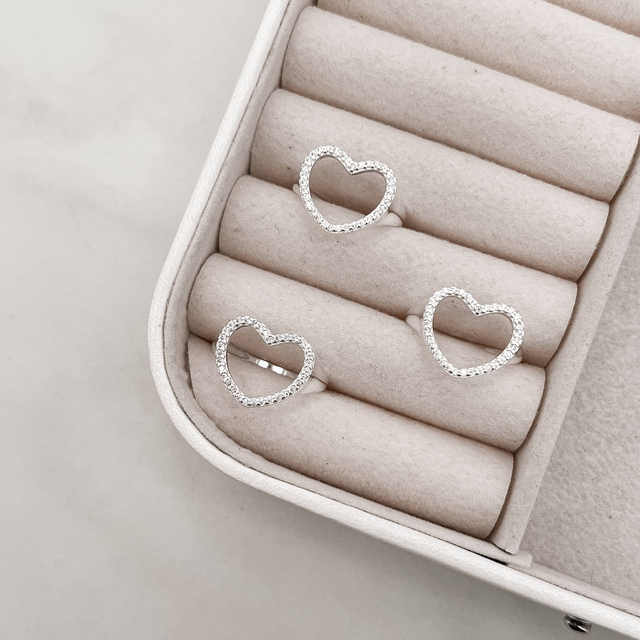 Imagem Anel coração vazado cravejado 16mm