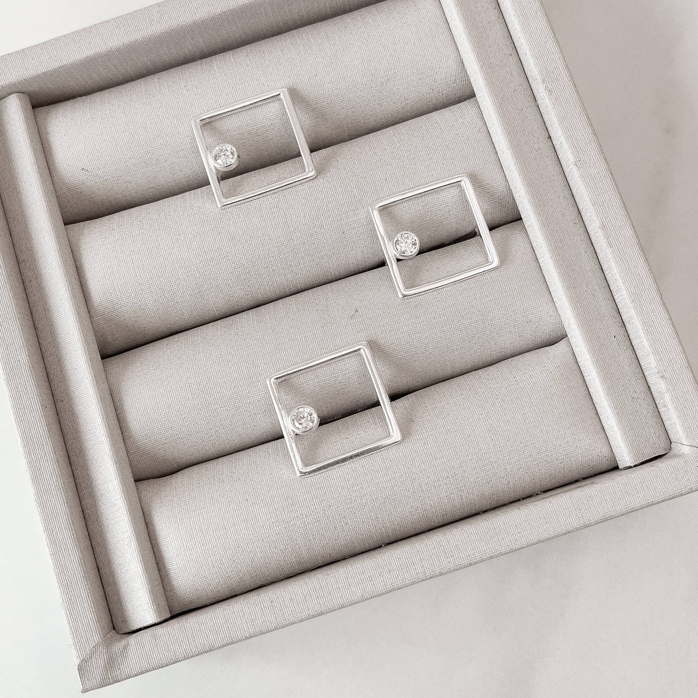 Imagem Anel quadrado vazado com zircônia