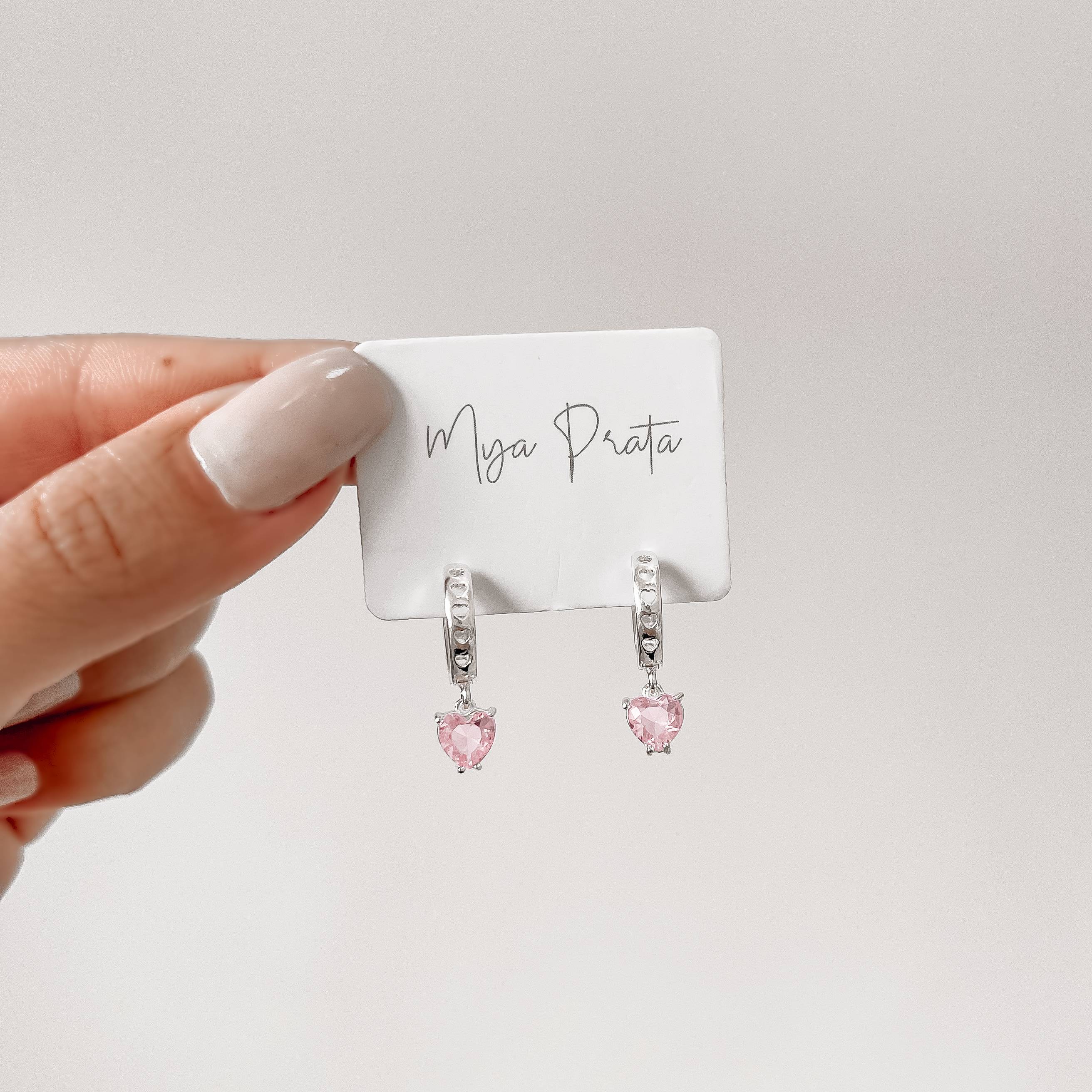 Imagem Secundária Argola click corações vazados 12mm pingente zircônia coração rosa