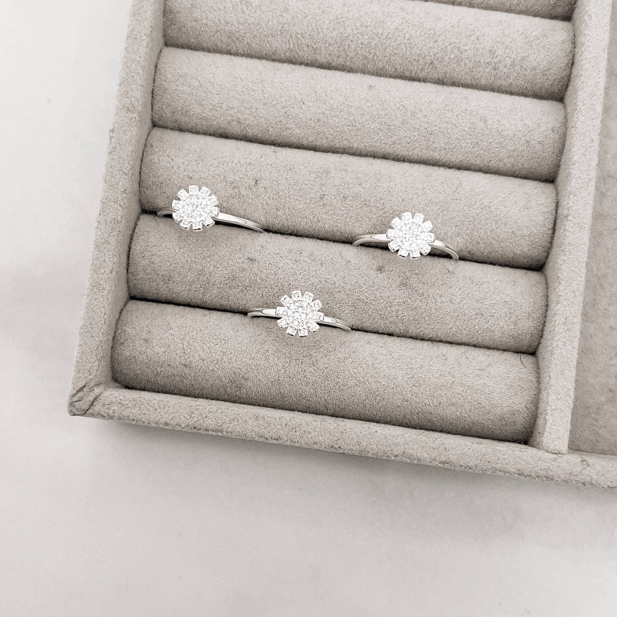 Imagem Secundária Anel flor toda cravejada