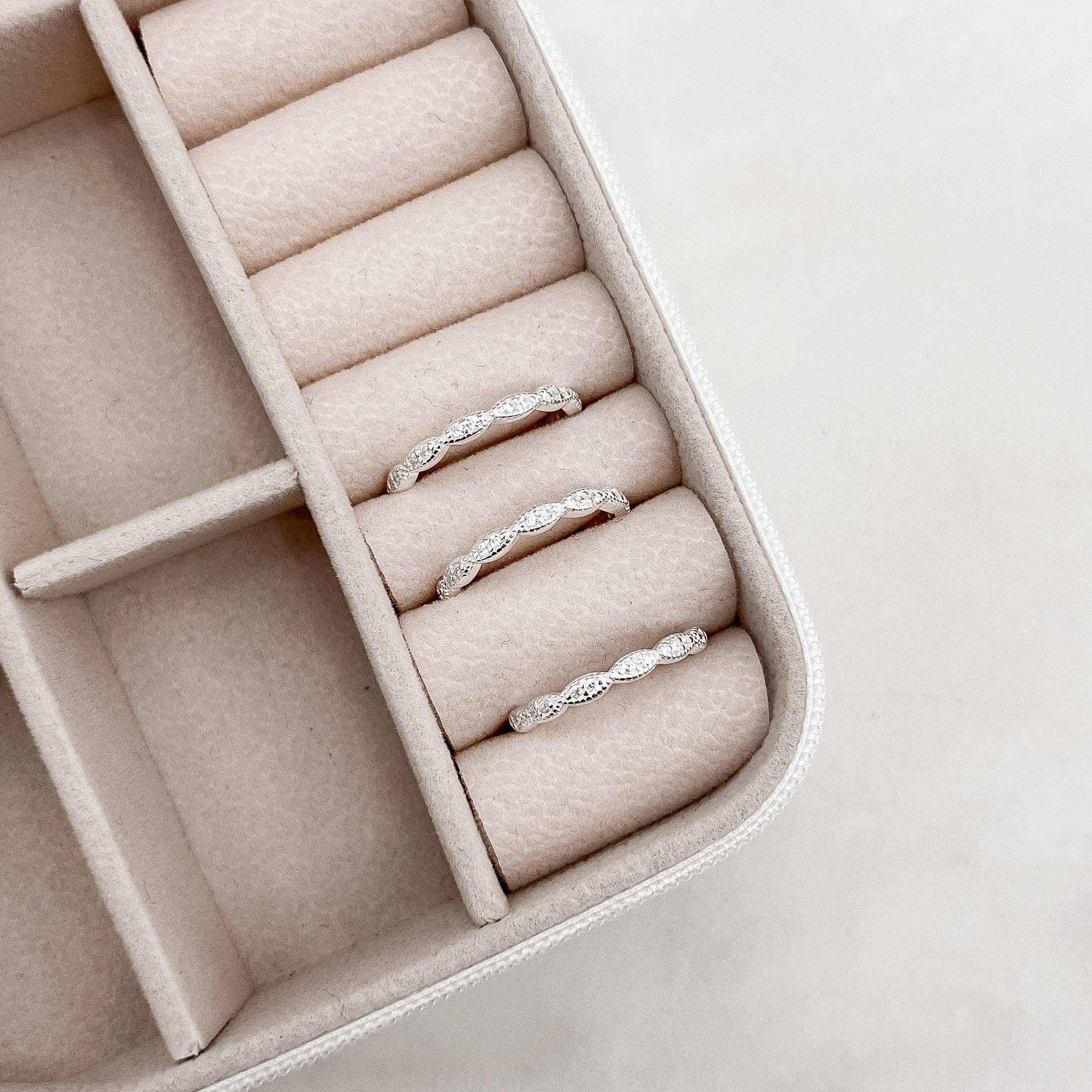 Imagem Anel navetes cravejados