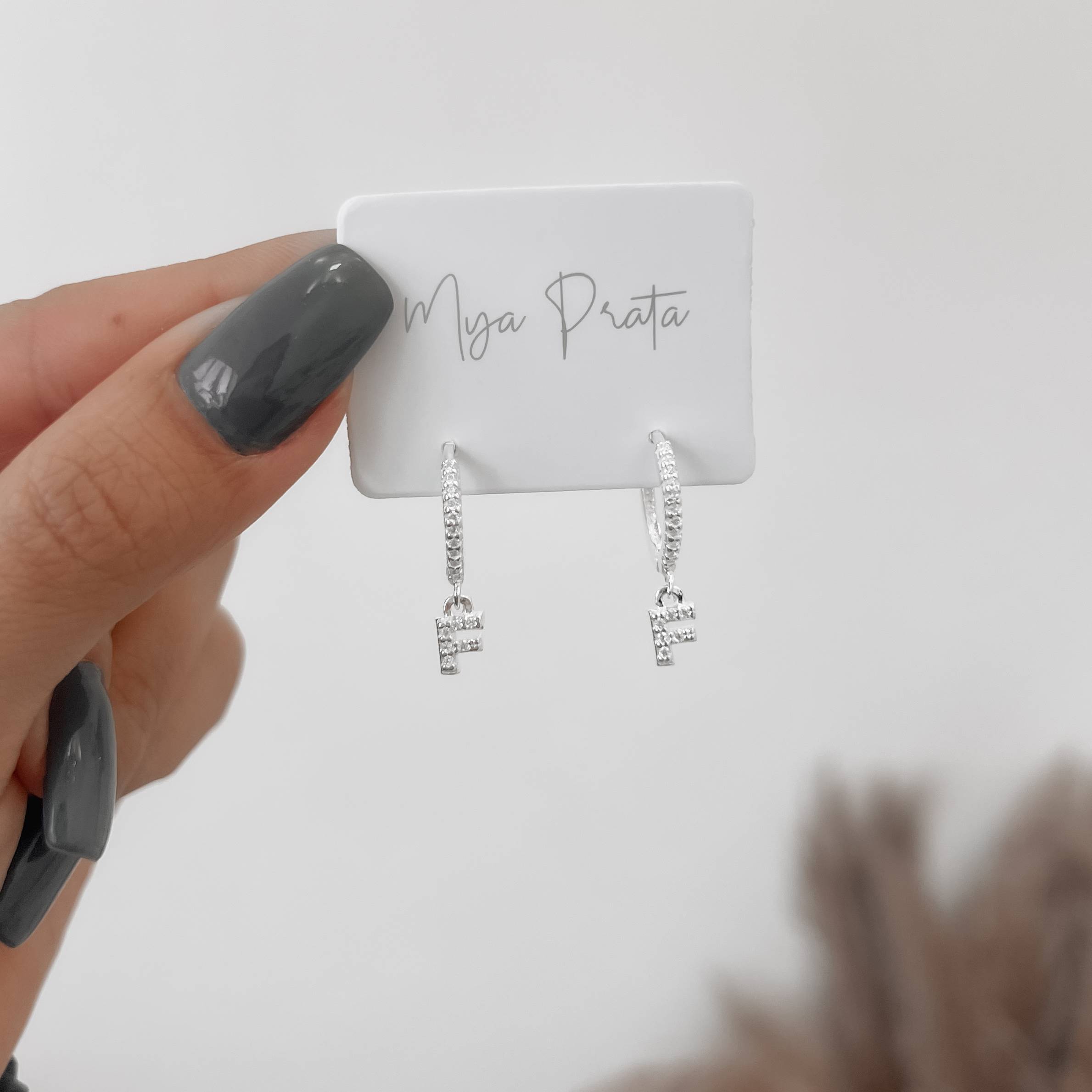 Imagem Secundária Argola click cravejada 14mm pingente letra F