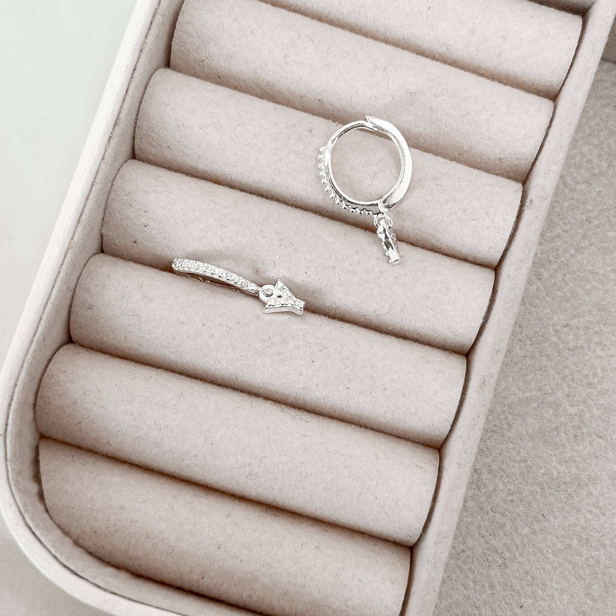 Imagem Argola click cravejada 14mm pingente letra Y