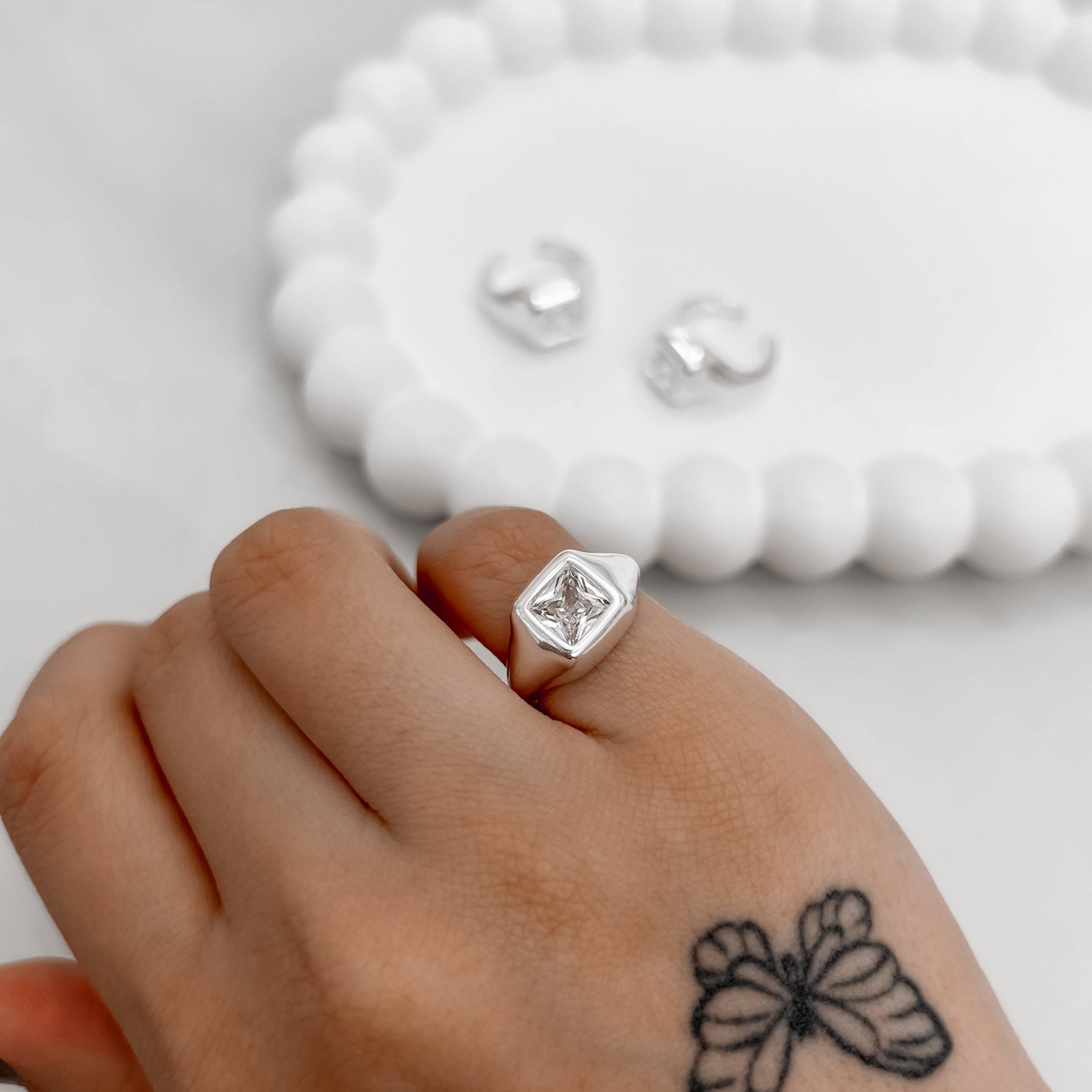 Imagem Secundária Anel dedinho zircônia quadrada aberto