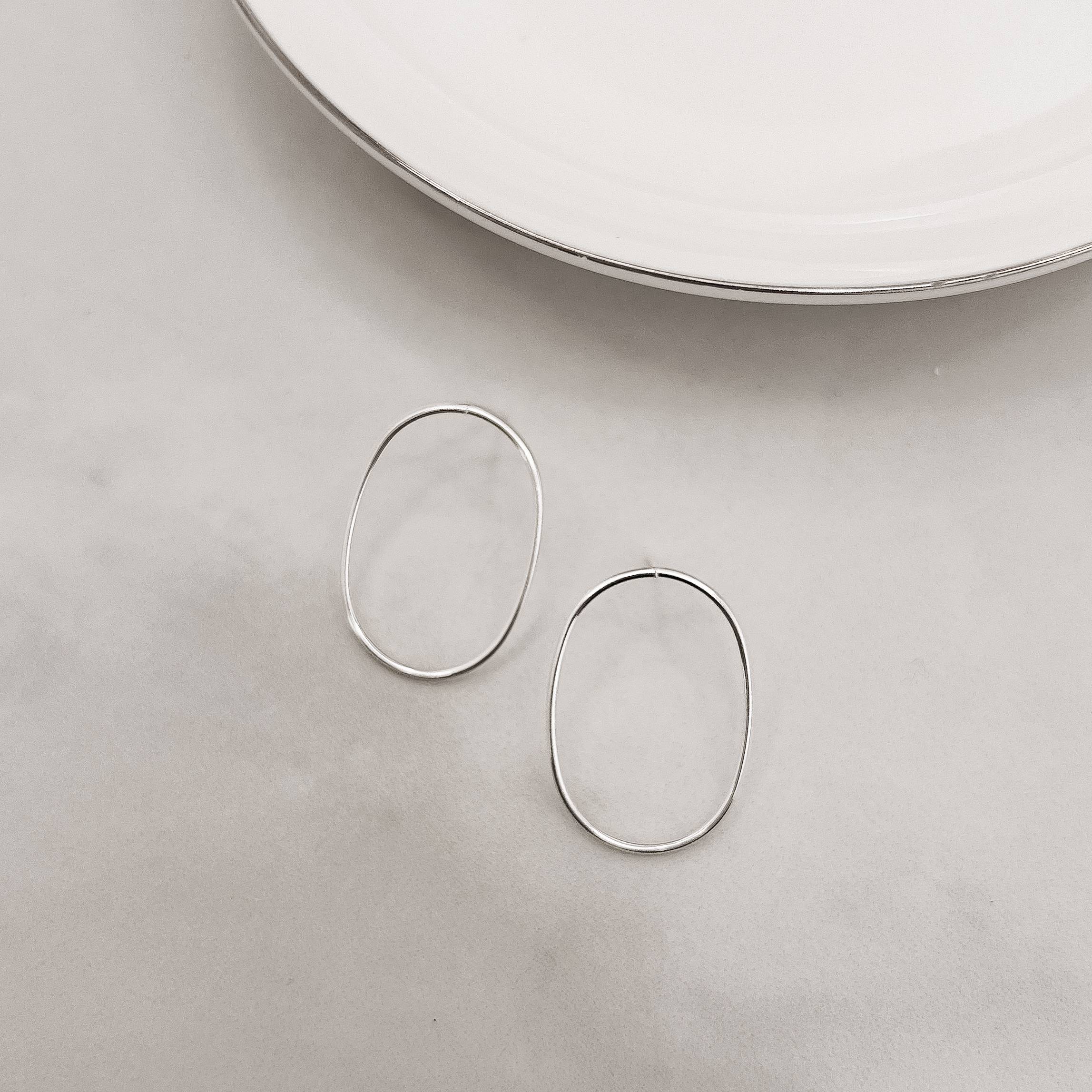 Imagem Brinco oval vazado 26mm