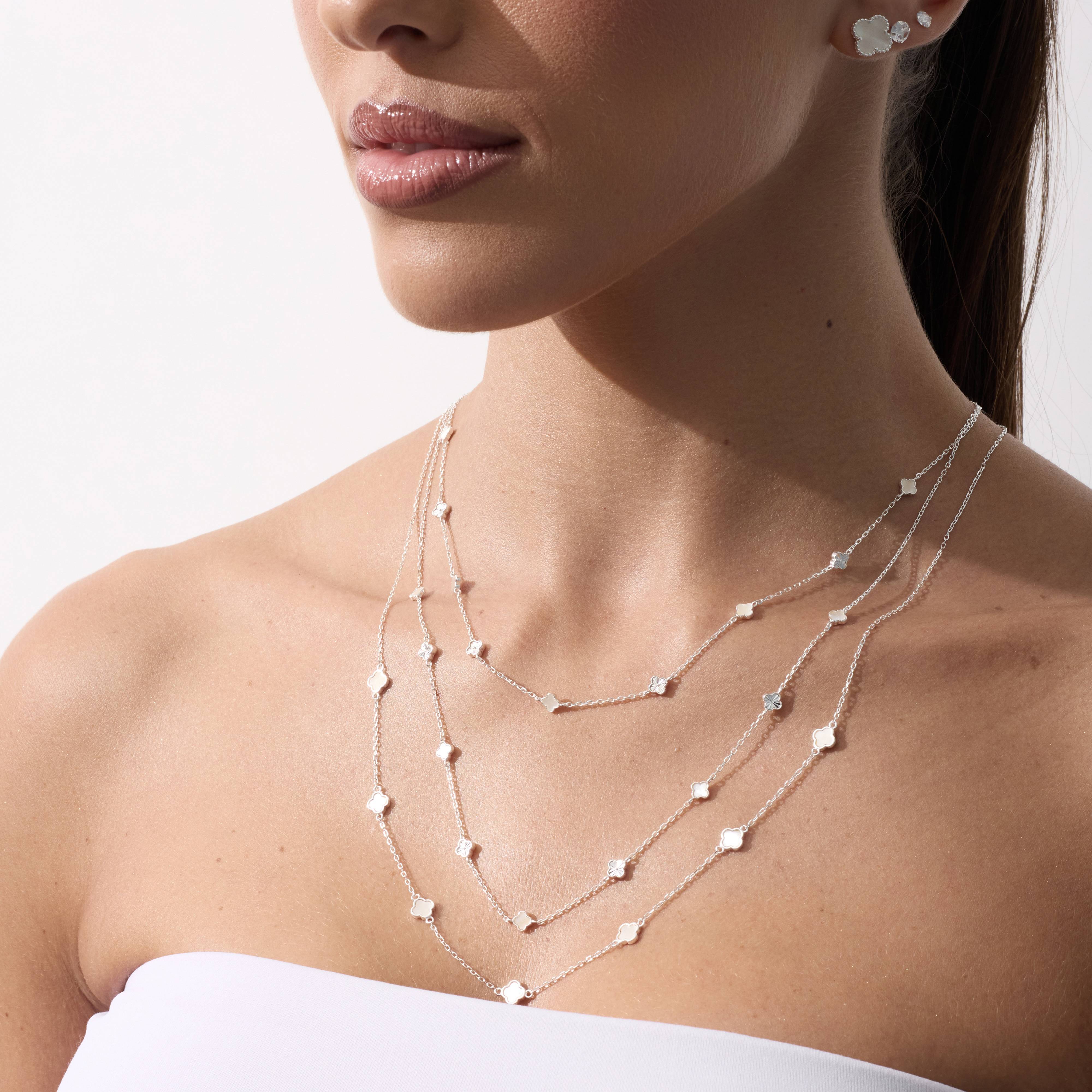 Imagem Secundária Colar entremeio trevos madrepérola 6mm corrente cadeado 60+5cm