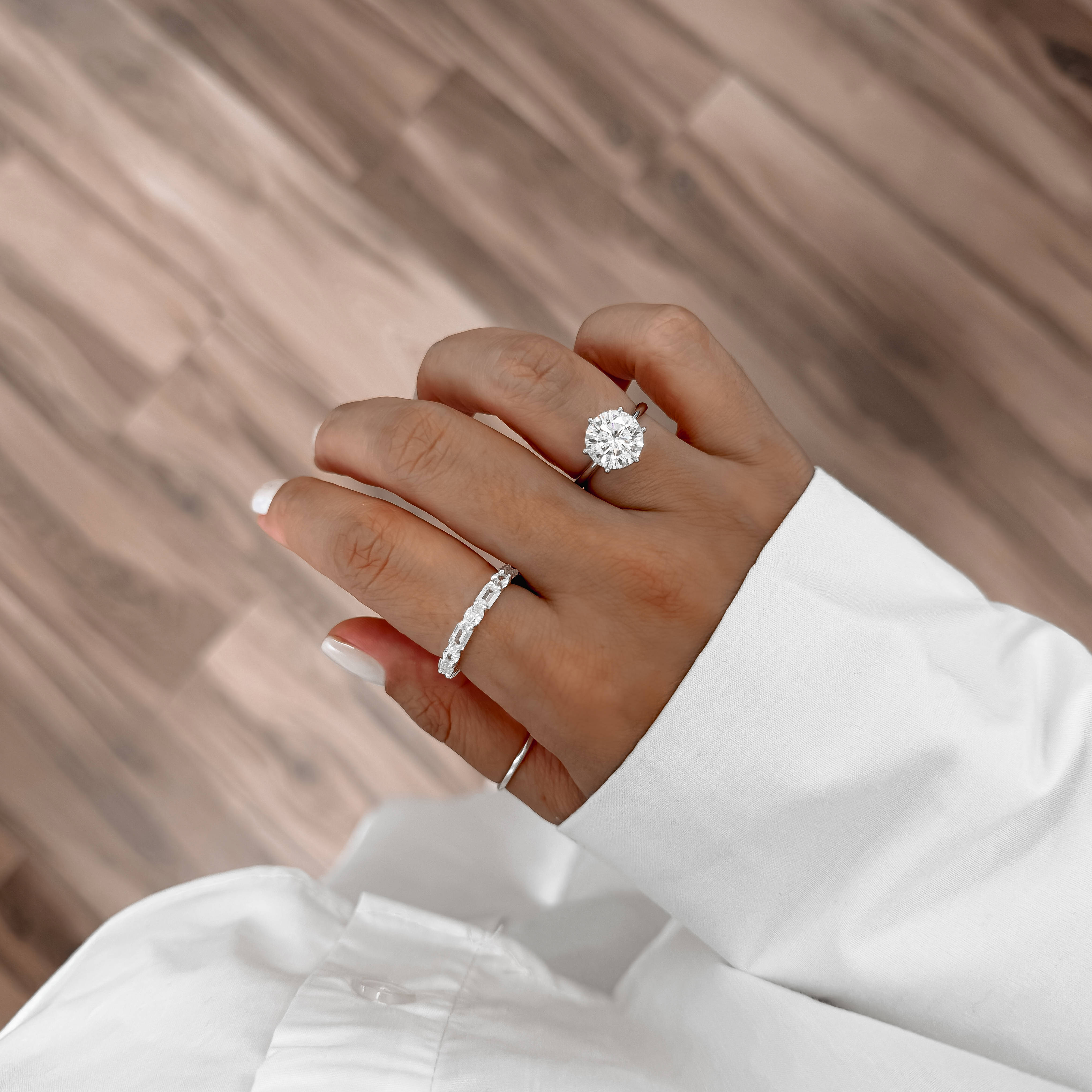 Imagem Secundária Anel cravejado com zircônias retangular e oval