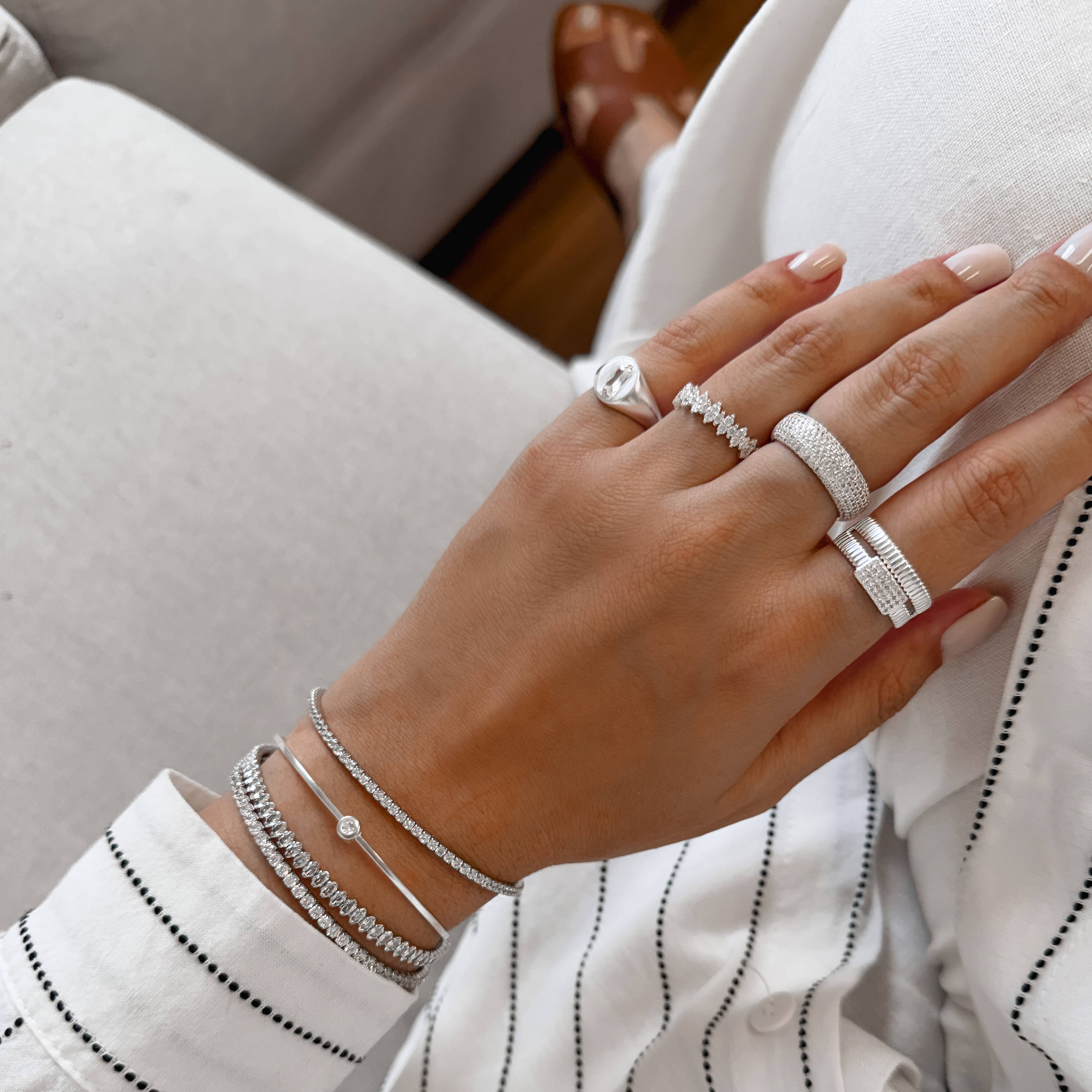 Imagem Secundária Bracelete zircônia redonda embutida regulável