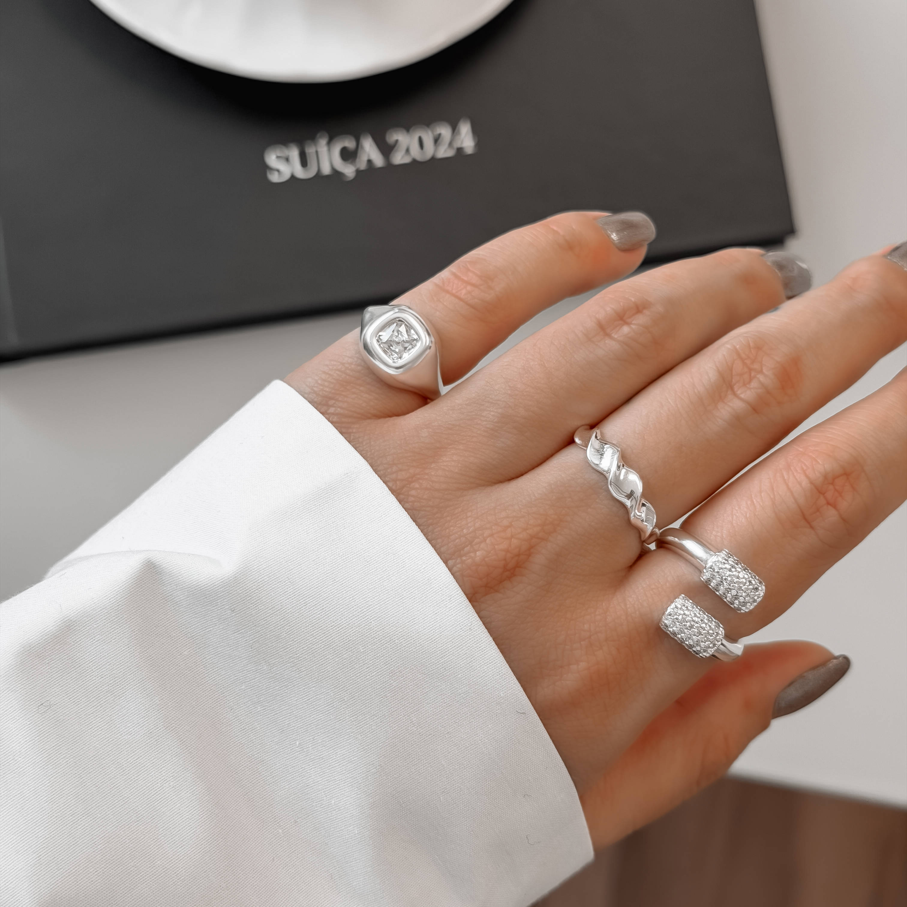 Imagem Secundária Anel largo detalhe torcido