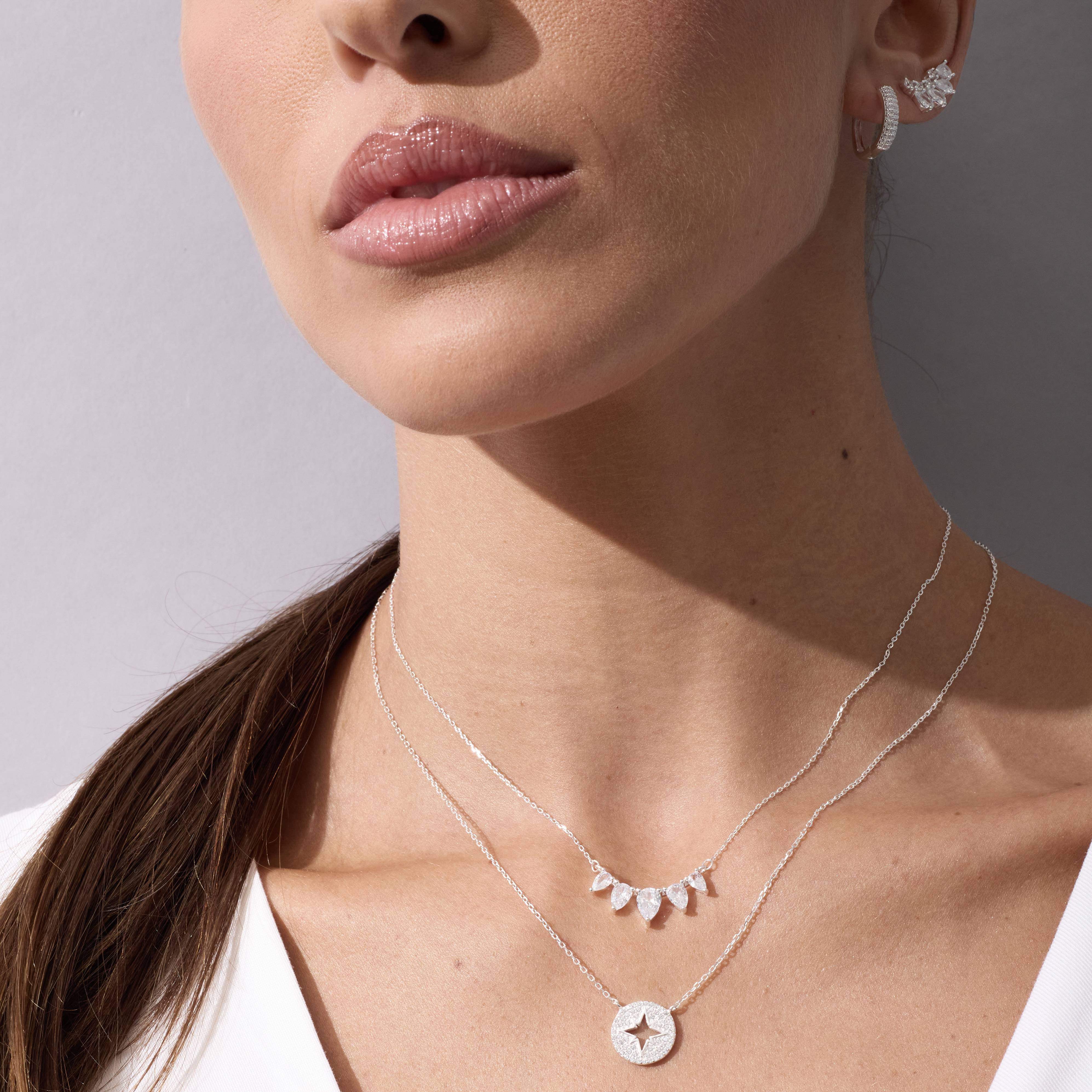 Imagem Secundária Colar medalha cravejada com estrela vazada 13mm 40+5cm