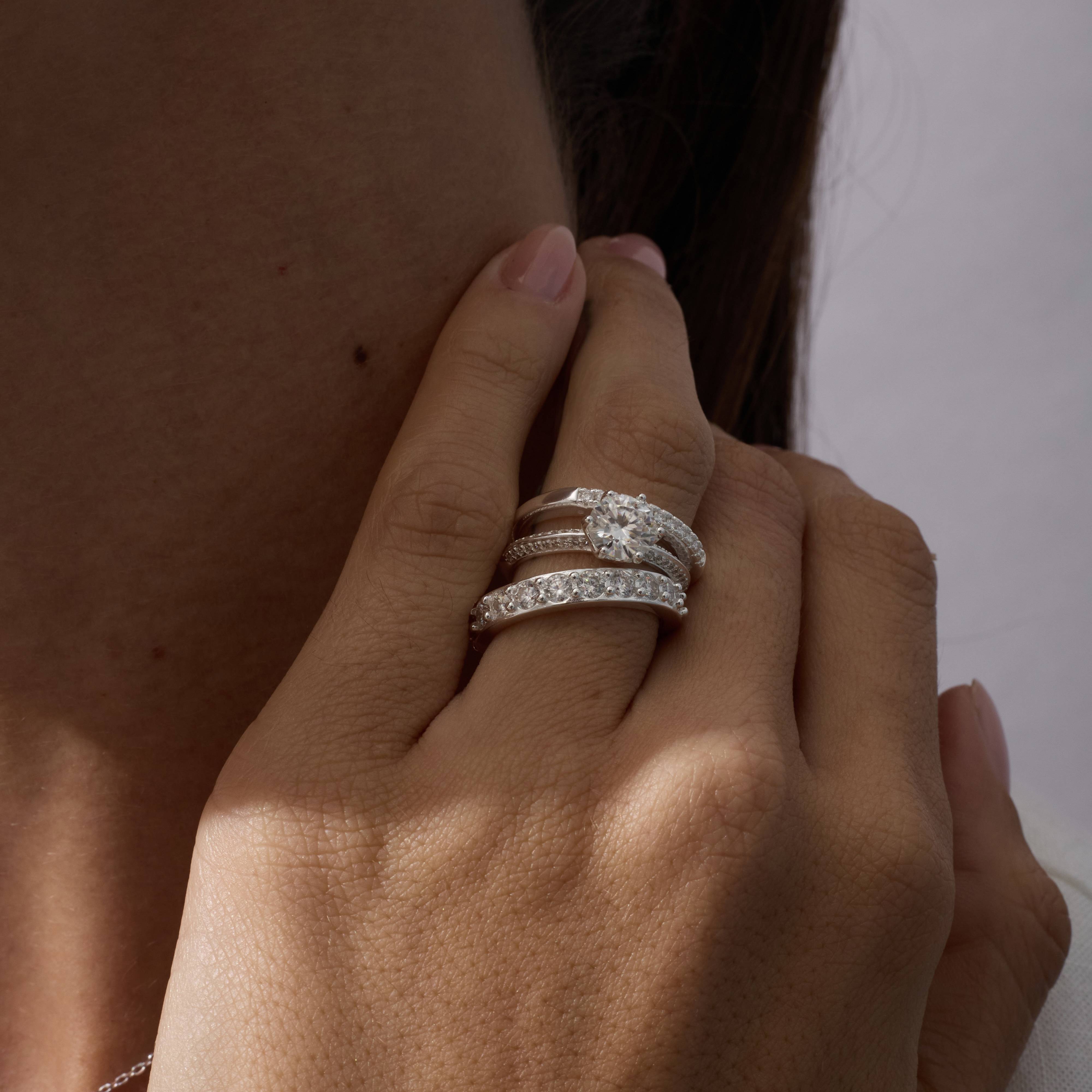 Imagem Secundária Anel solitário moissanite 7mm com duplo cravejado