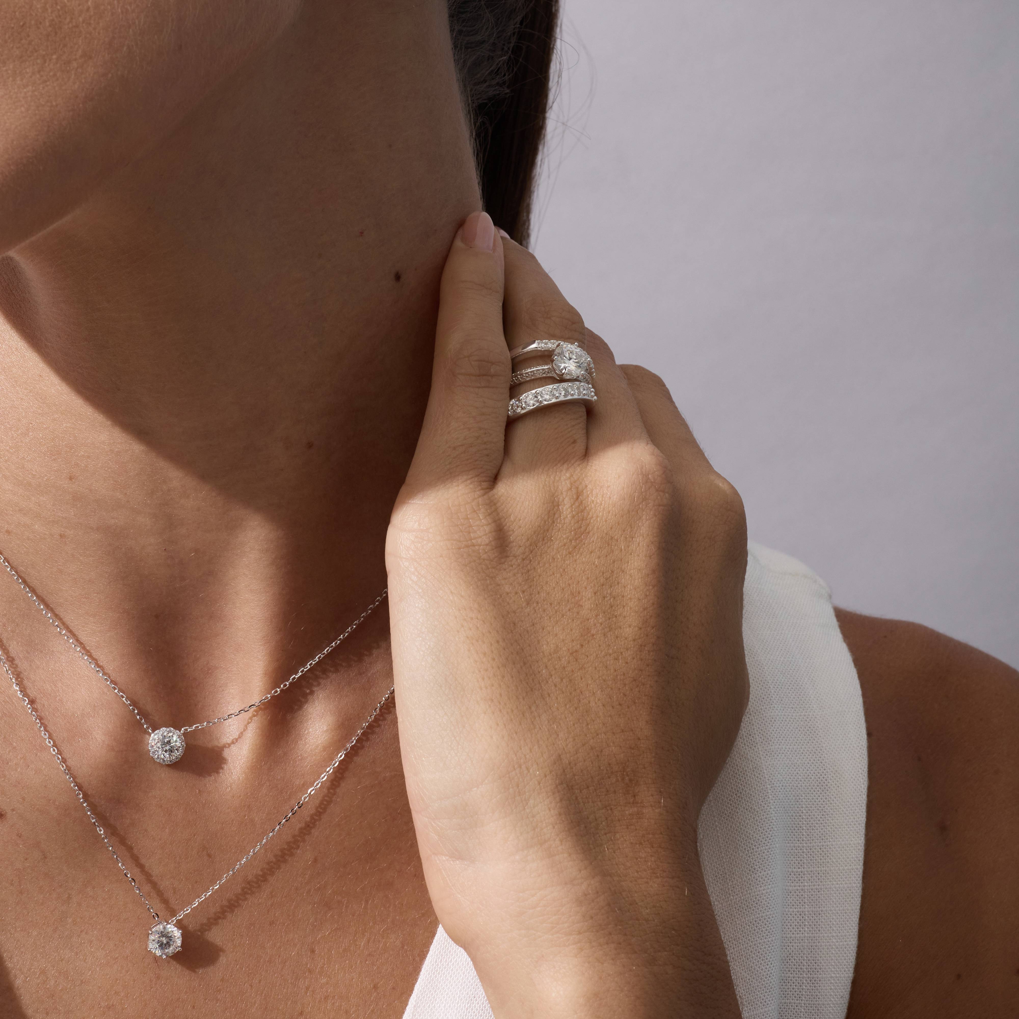 Imagem Secundária Anel aliança cravejada com moissanites 3mm 
