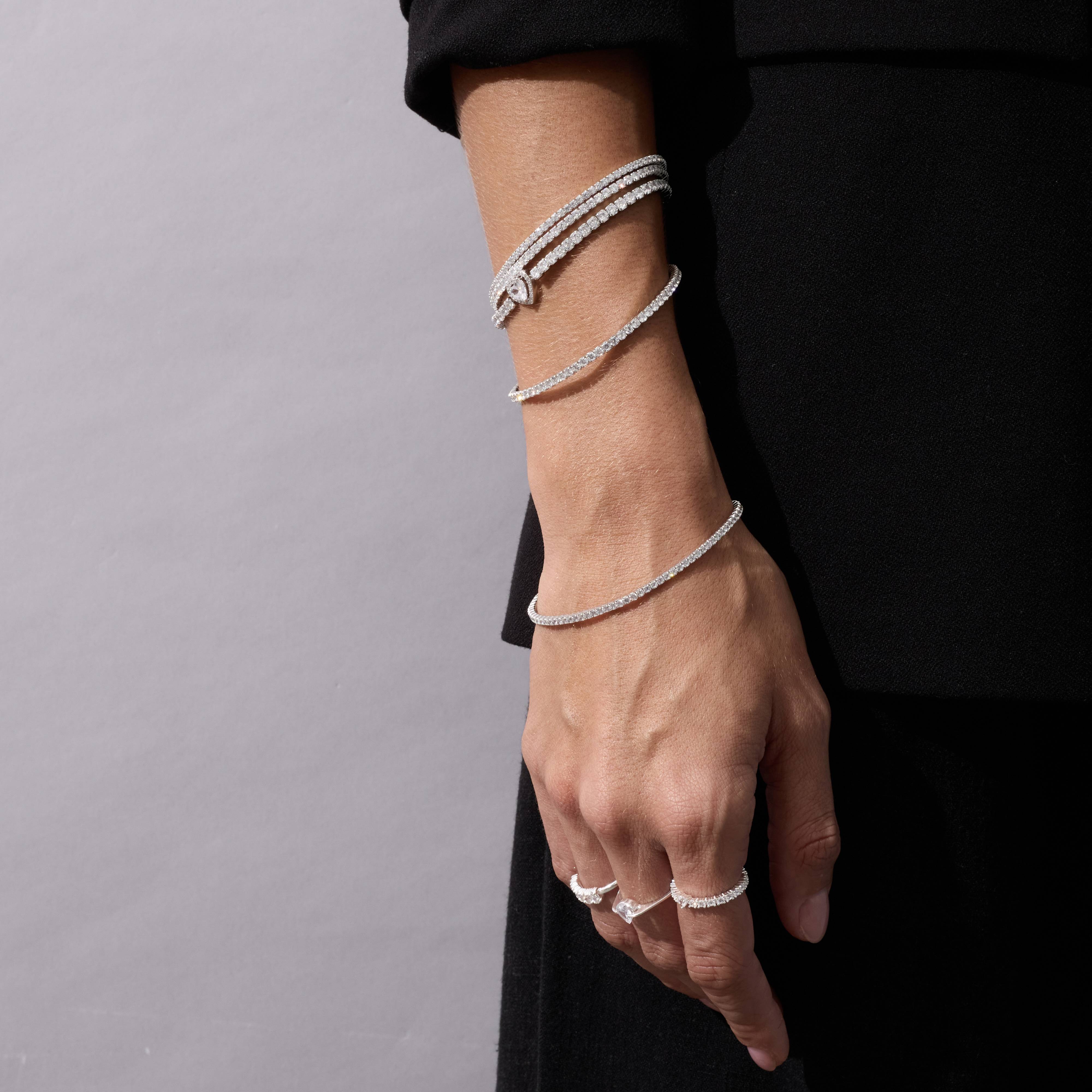 Imagem Secundária Anel meia aliança zircônias navete