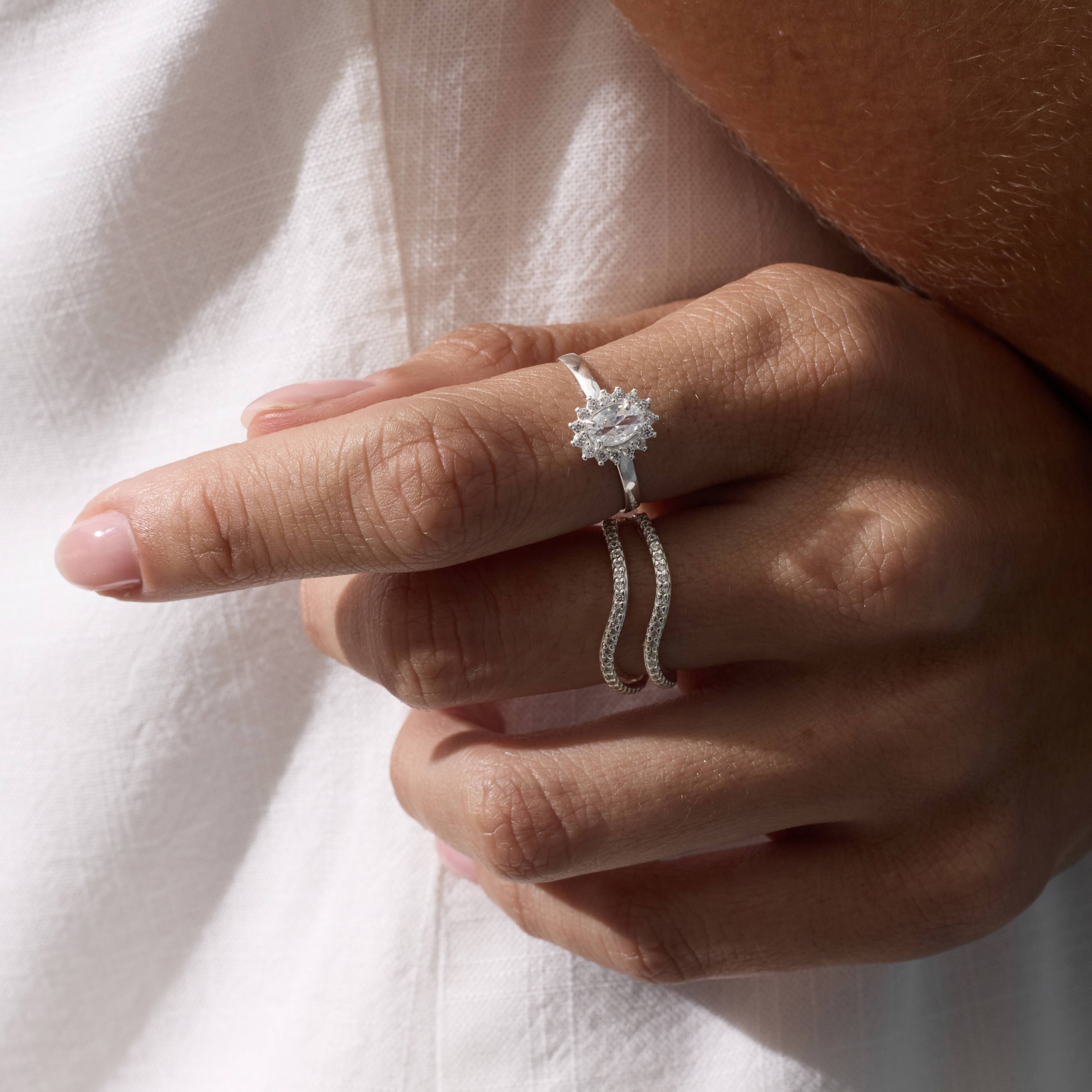 Imagem Secundária Anel zircônia oval cristal com cravejado