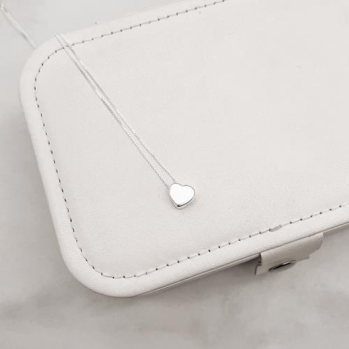 Colar coração de lado passante 8mm 45cm