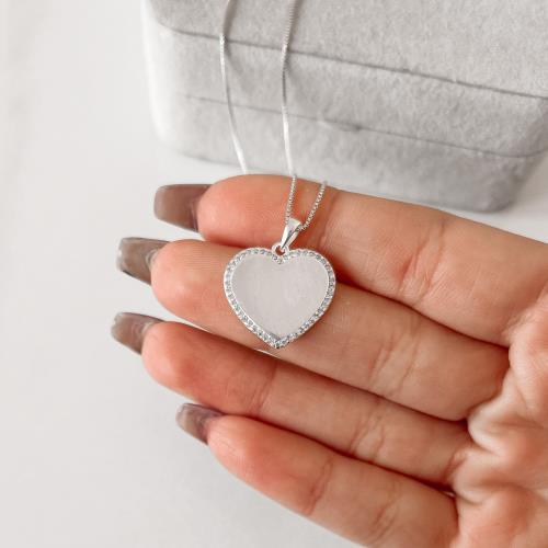 Colar pingente coração borda cravejada 17mm 45cm