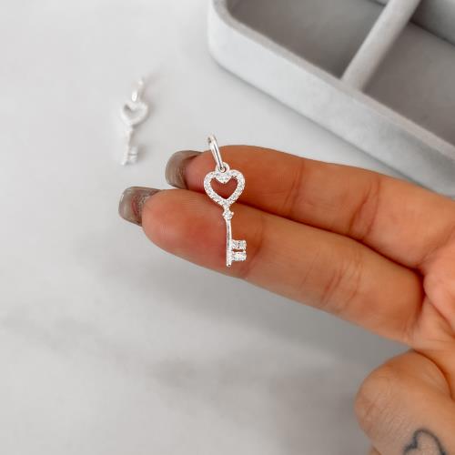 Pingente chave coração cravejado 19mm