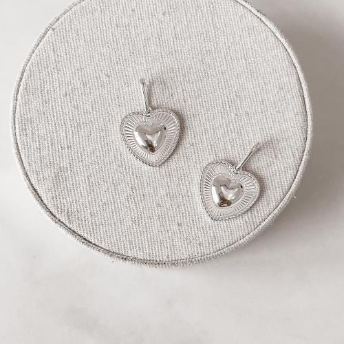 Pingente coração detalhe desenhado 17mm