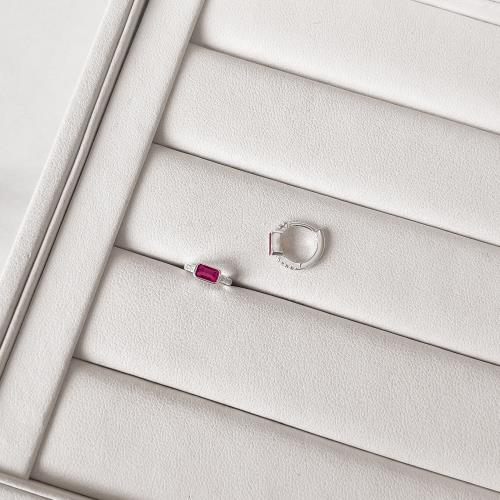 Argola click cravejada 11mm detalhe zircônia retangular pink