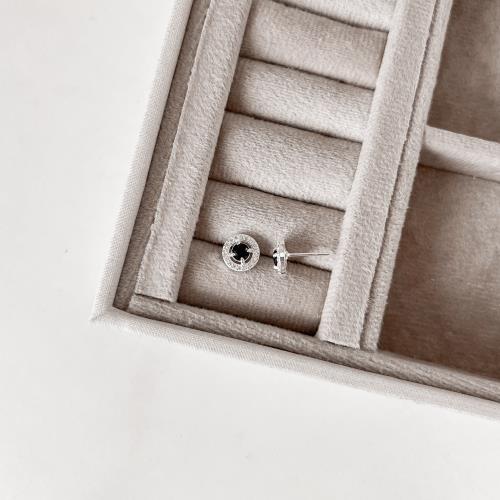 Brinco zircônia redonda ônix com cravejado 9mm