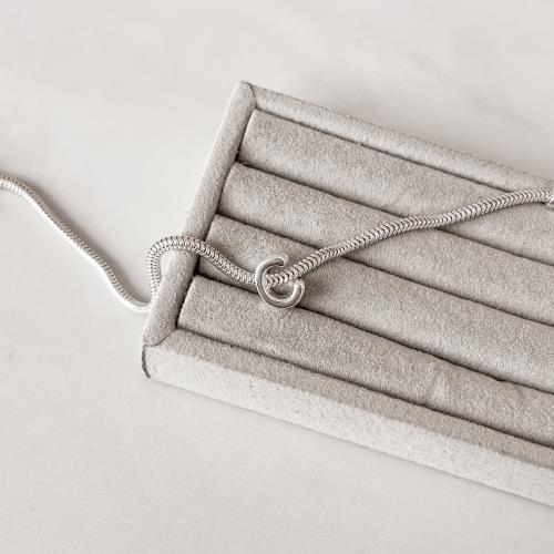 Berloque separador letra C 10mm