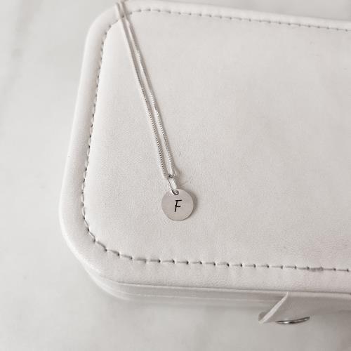 Colar pingente medalha letra F 10mm 40cm