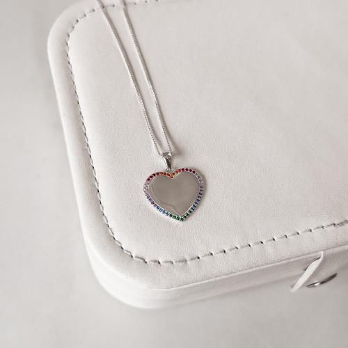 Colar pingente coração borda cravejada colorida 17mm 45cm