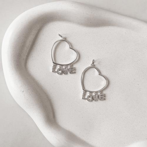 Pingente coração vazado 26mm com pingentes love