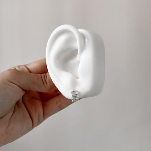 Argola click 10mm 4 zircônias retangulares