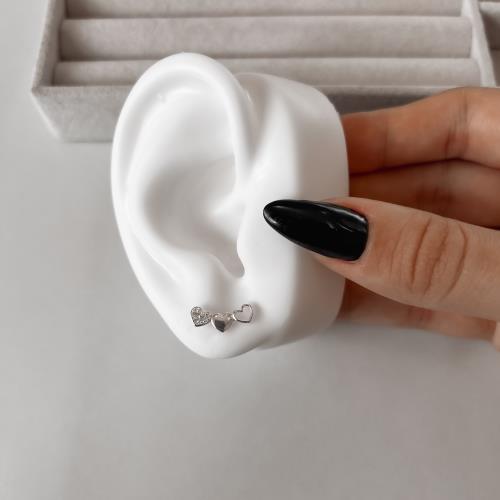 Brinco ear cuff coração vazado, liso e cravejado tarraxa