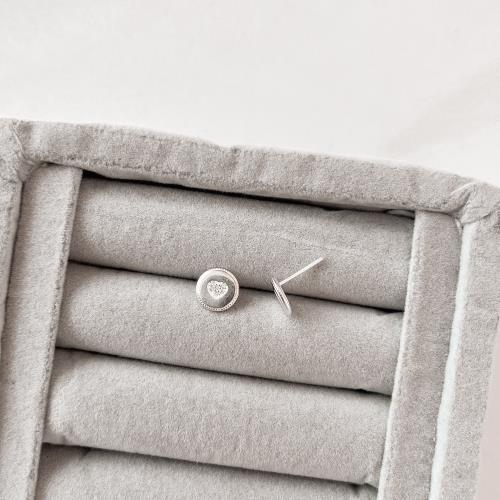 Brinco medalha coração cravejado 9mm