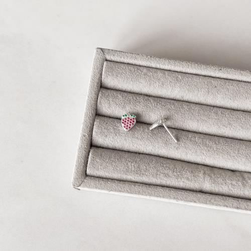 Brinco morango cravejado colorido 8mm