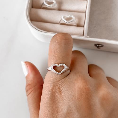 Anel coração vazado todo cravejado